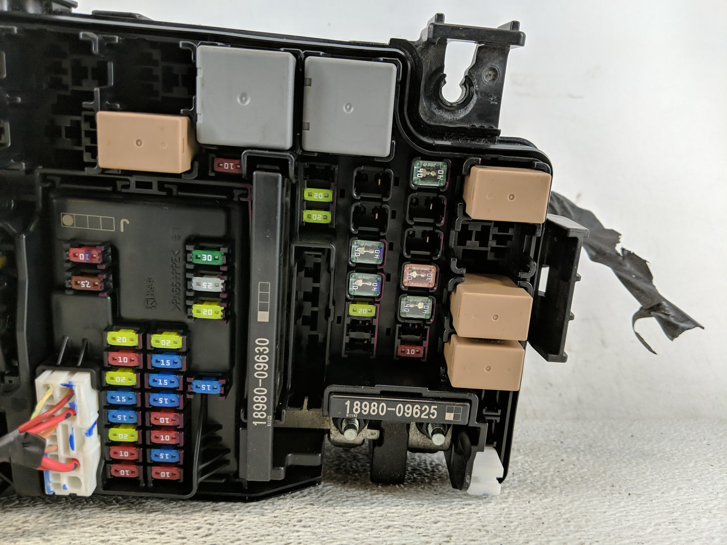 2018 Hyundai Elantra Fusebox Fuse Box Panel Relay Module P/N:1701171381 Fits OEM Used Auto Parts - Oemusedautoparts1.com