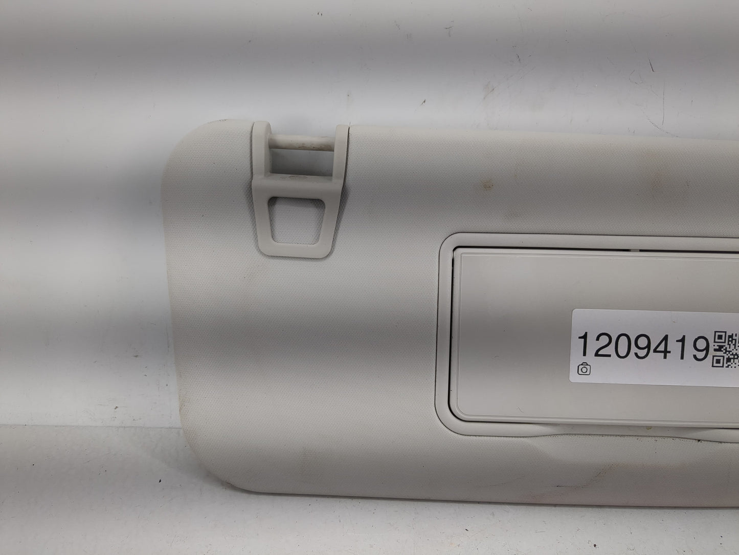 2017-2020 Hyundai Elantra Sun Visor Shade Replacement Passenger Right Mirror Fits Fits 2017 2018 2019 2020 OEM Used Auto Par