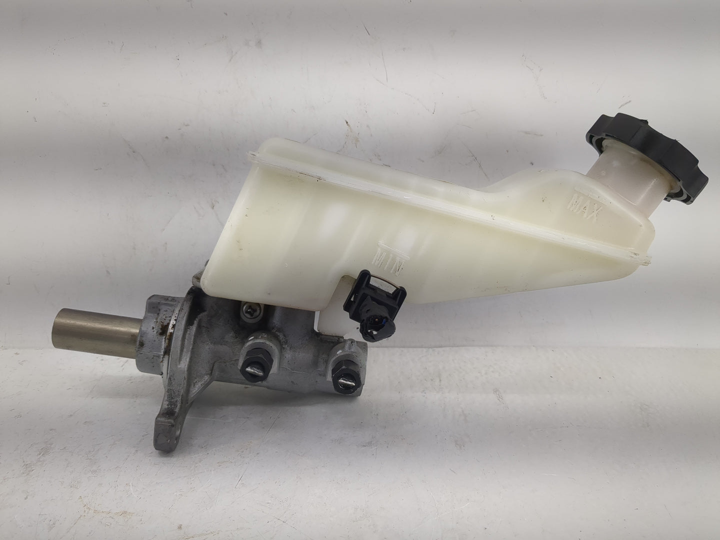 2017-2019 Hyundai Elantra Brake Master Cylinder - Oemusedautoparts1.com