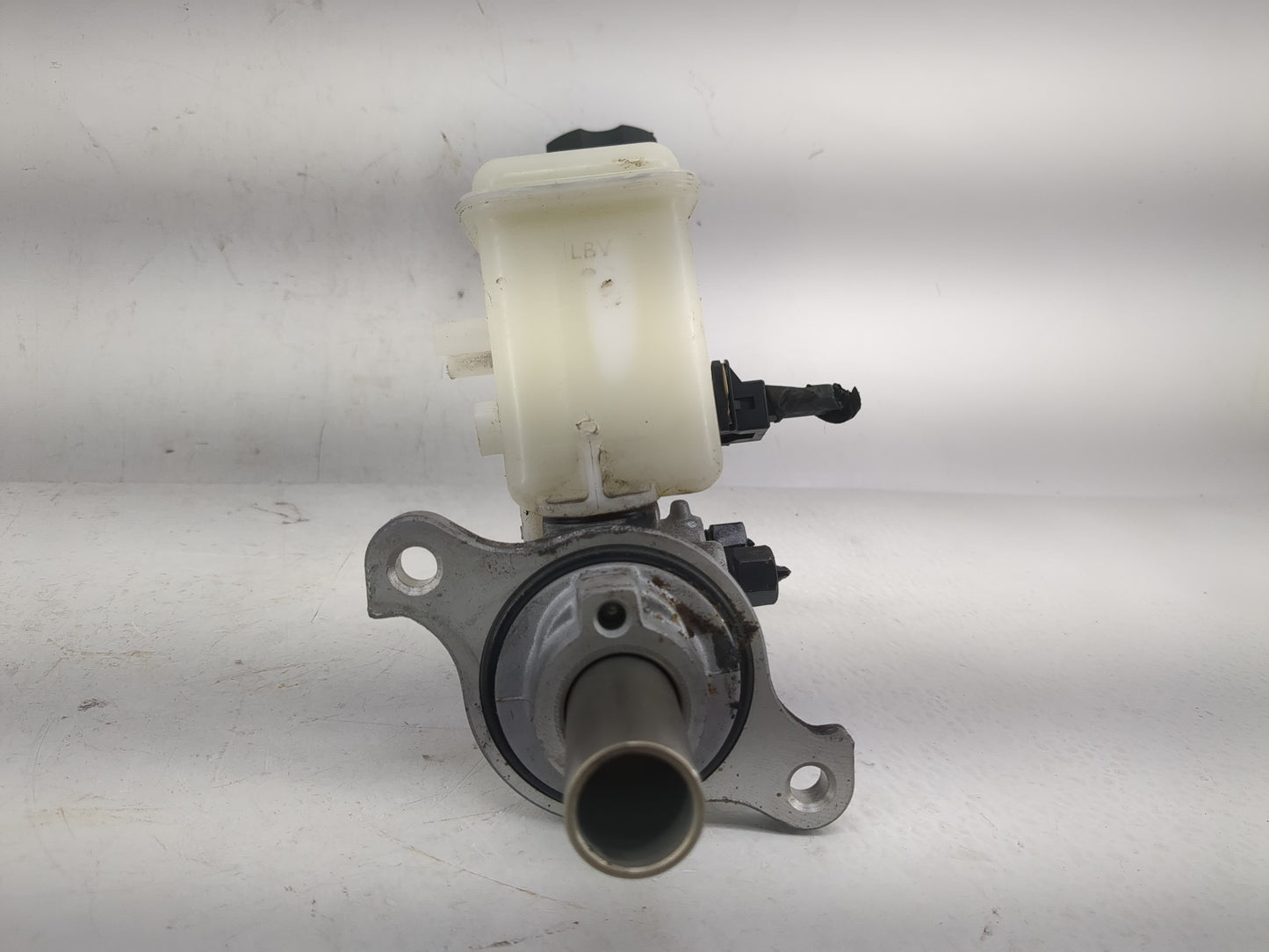 2017-2019 Hyundai Elantra Brake Master Cylinder 1220747 - Oemusedautoparts1.com