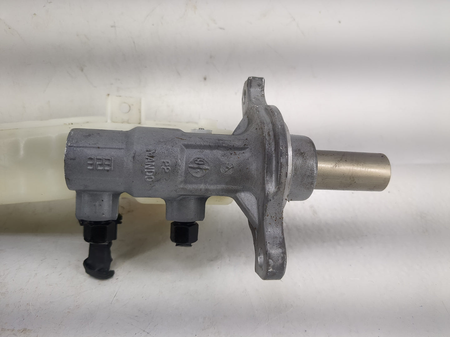2017-2019 Hyundai Elantra Brake Master Cylinder 1220747 - Oemusedautoparts1.com