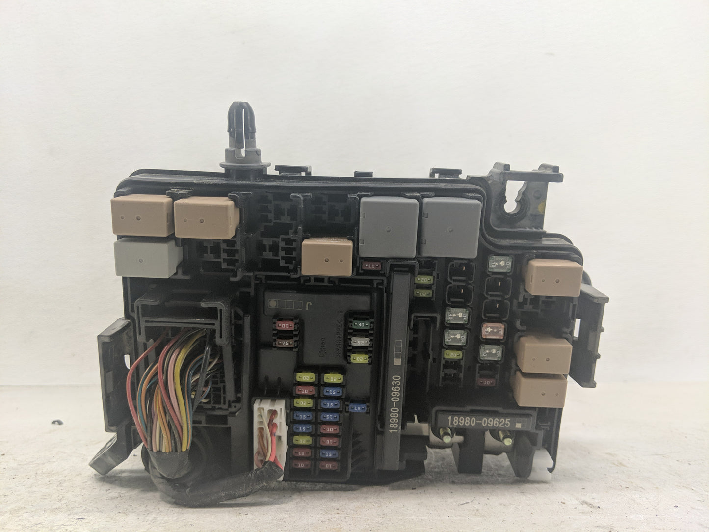 2018 Hyundai Elantra Fusebox Fuse Box Panel Relay Module Fits OEM Used Auto Parts - Oemusedautoparts1.com