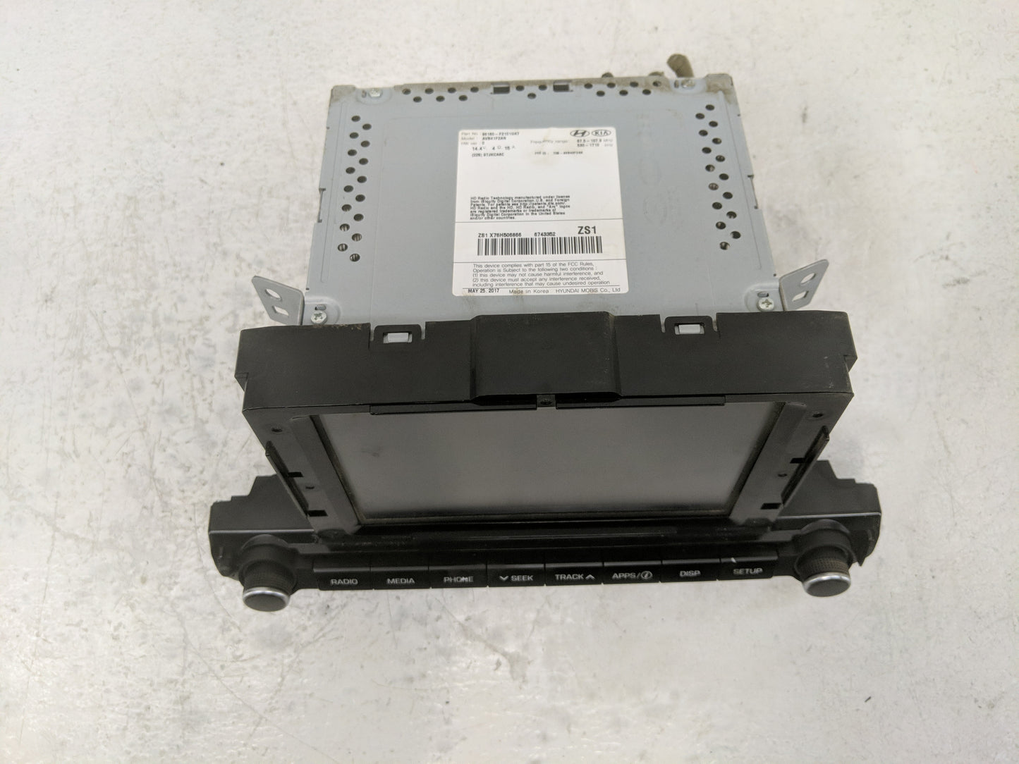 2017-2018 Hyundai Elantra Radio AM FM Cd Player Receiver Replacement P/N:96160-F2101UAT Fits Fits 2017 2018 OEM Used Auto Pa