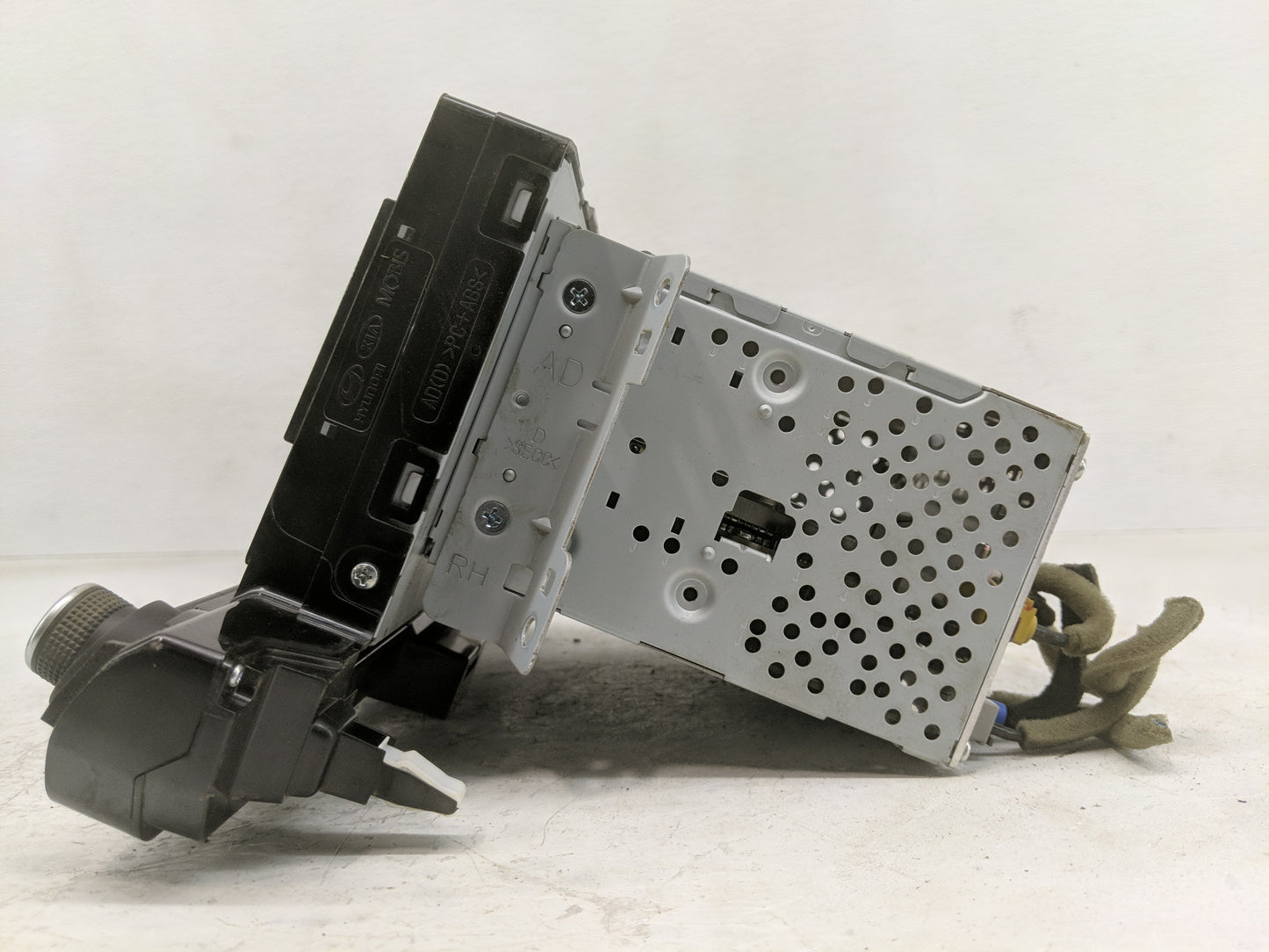 2017-2018 Hyundai Elantra Radio AM FM Cd Player Receiver Replacement P/N:96160-F2101UAT Fits Fits 2017 2018 OEM Used Auto Pa