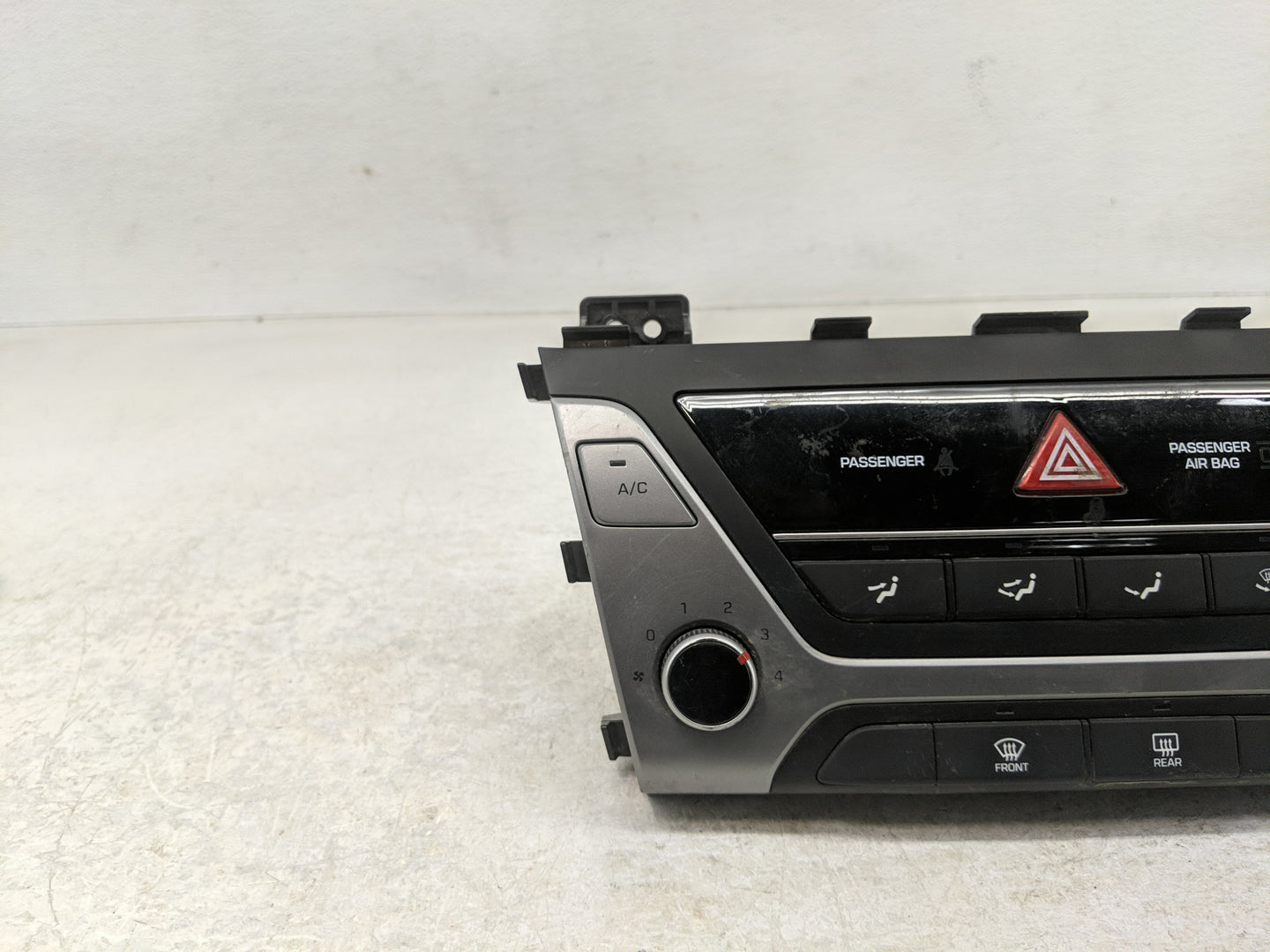 2017-2018 Hyundai Elantra Climate Control Module Temperature AC/Heater Replacement P/N:97250-F20624X Fits Fits 2017 2018 OEM