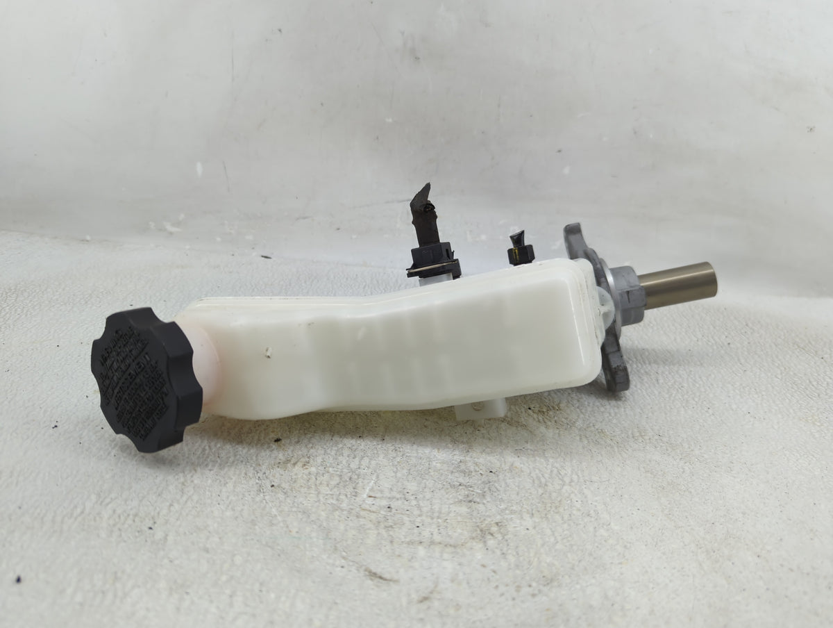 2017-2019 Hyundai Elantra Brake Master Cylinder 1276161 - Oemusedautoparts1.com