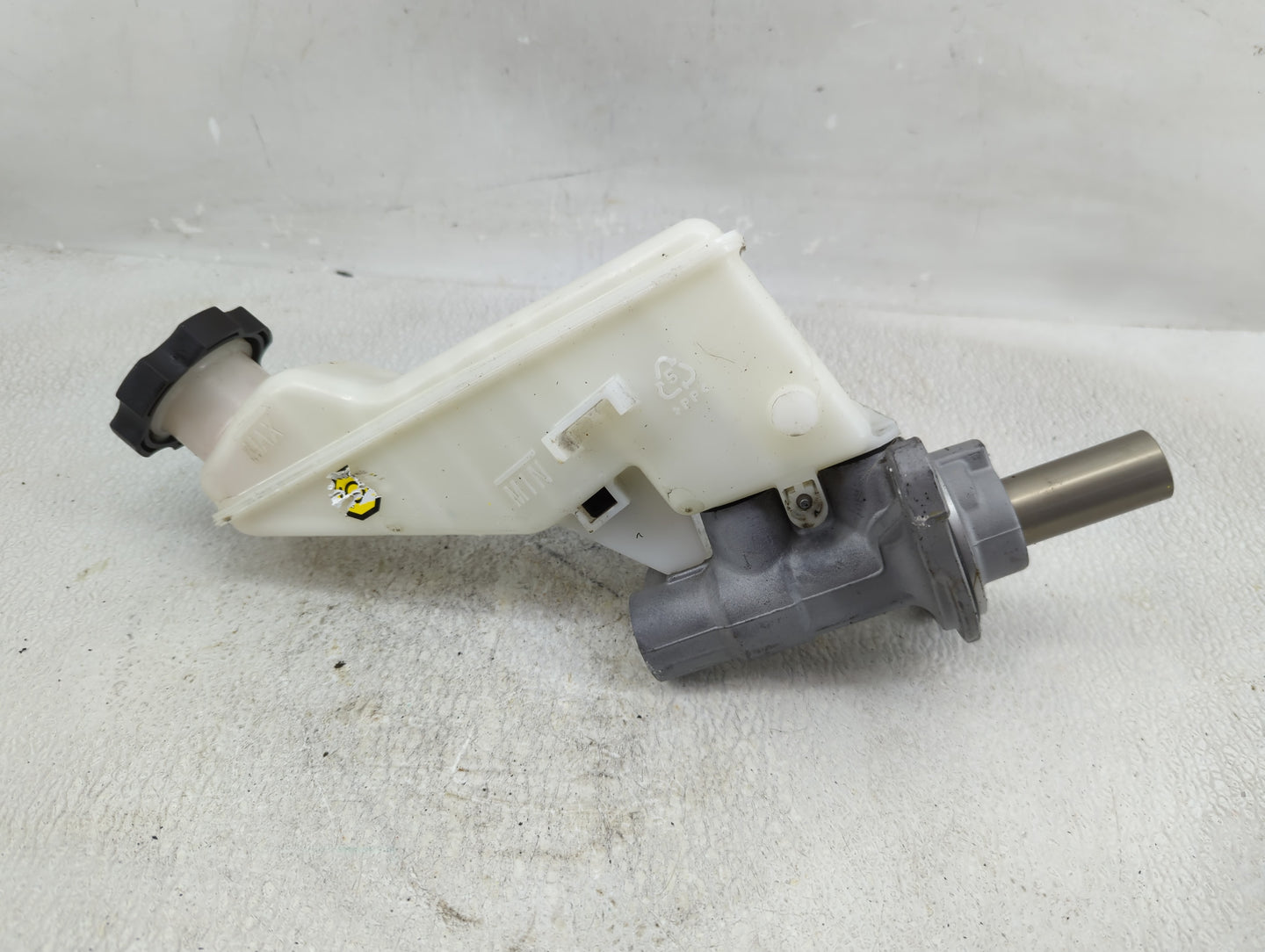 2017-2019 Hyundai Elantra Brake Master Cylinder - Oemusedautoparts1.com