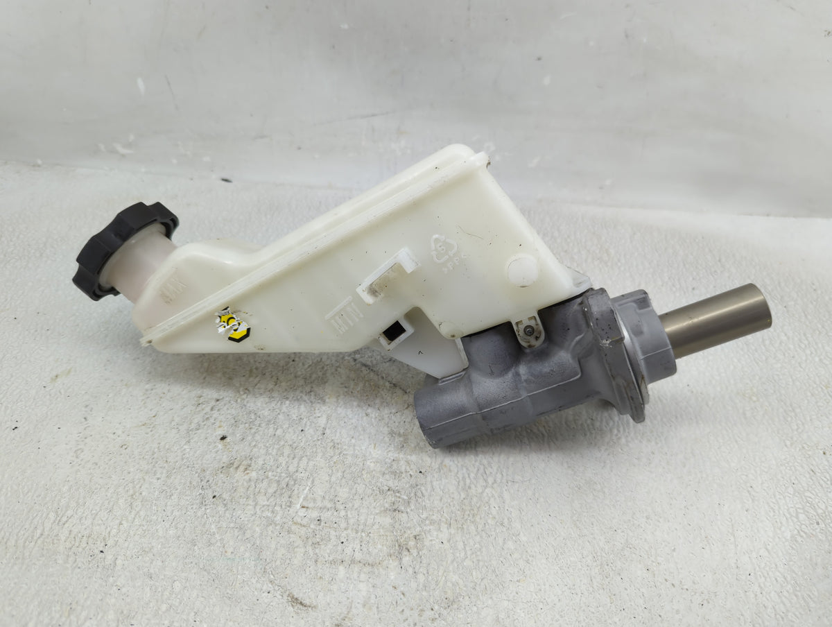 2017-2019 Hyundai Elantra Brake Master Cylinder 1276161 - Oemusedautoparts1.com