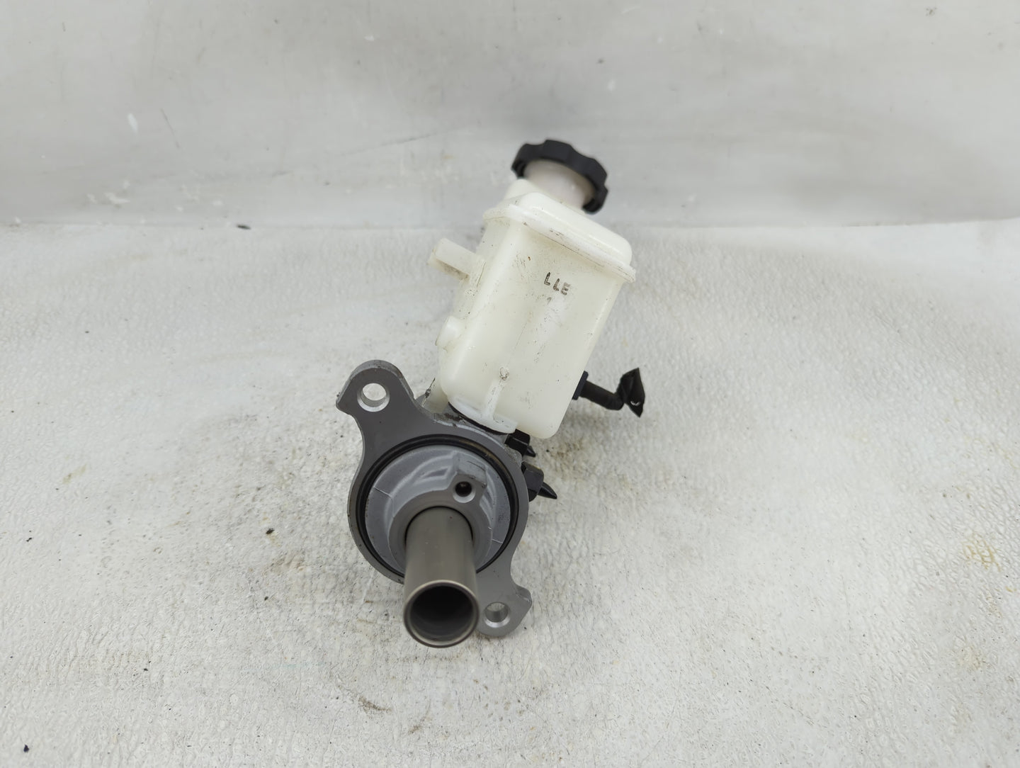 2017-2019 Hyundai Elantra Brake Master Cylinder - Oemusedautoparts1.com