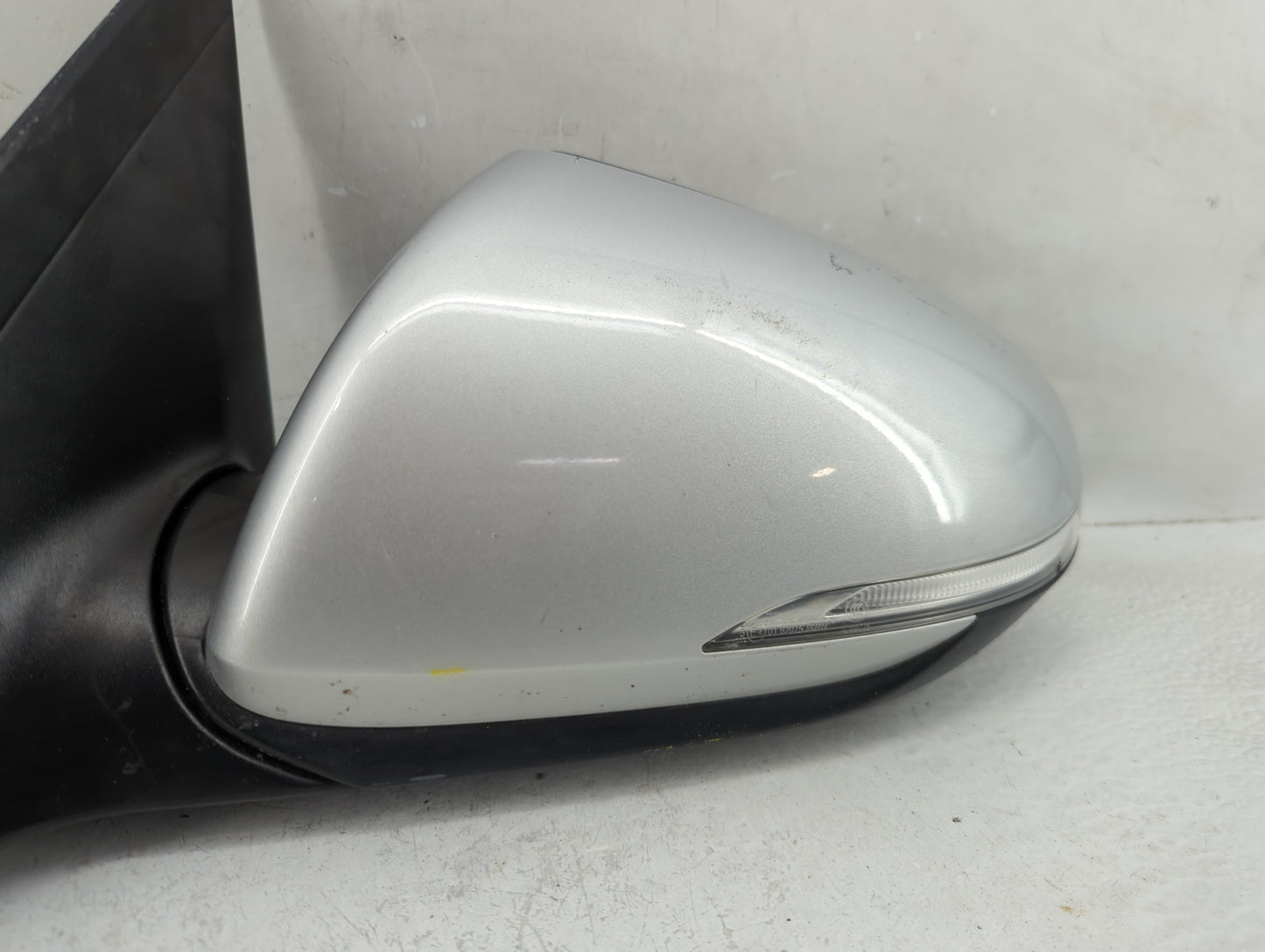 2017-2018 Hyundai Elantra Driver Side View Mirror - Left Door Mirror OEM Used - Oemusedautoparts1.com