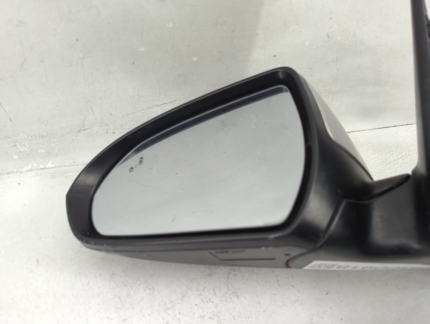 2017-2018 Hyundai Elantra Driver Side View Mirror - Left Door Mirror OEM Used - Oemusedautoparts1.com