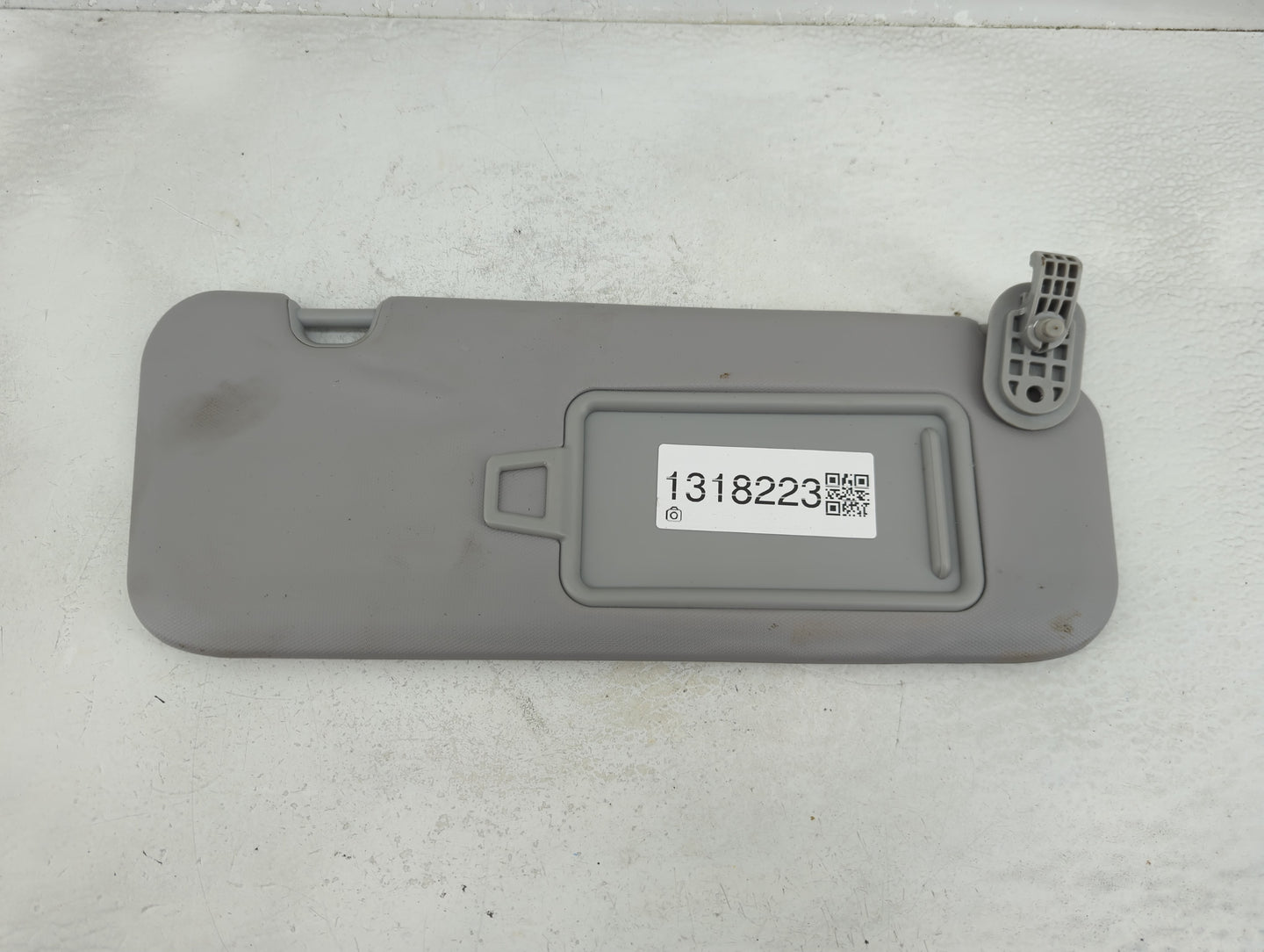 2017-2020 Hyundai Elantra Sun Visor Shade Replacement Passenger Right Mirror Fits Fits 2017 2018 2019 2020 OEM Used Auto Par