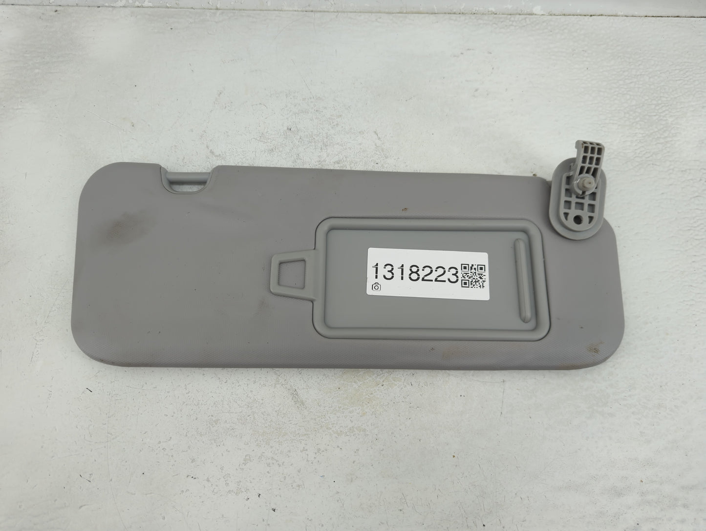 2017-2020 Hyundai Elantra Sun Visor Shade Replacement Passenger Right Mirror Fits Fits 2017 2018 2019 2020 OEM Used Auto Par