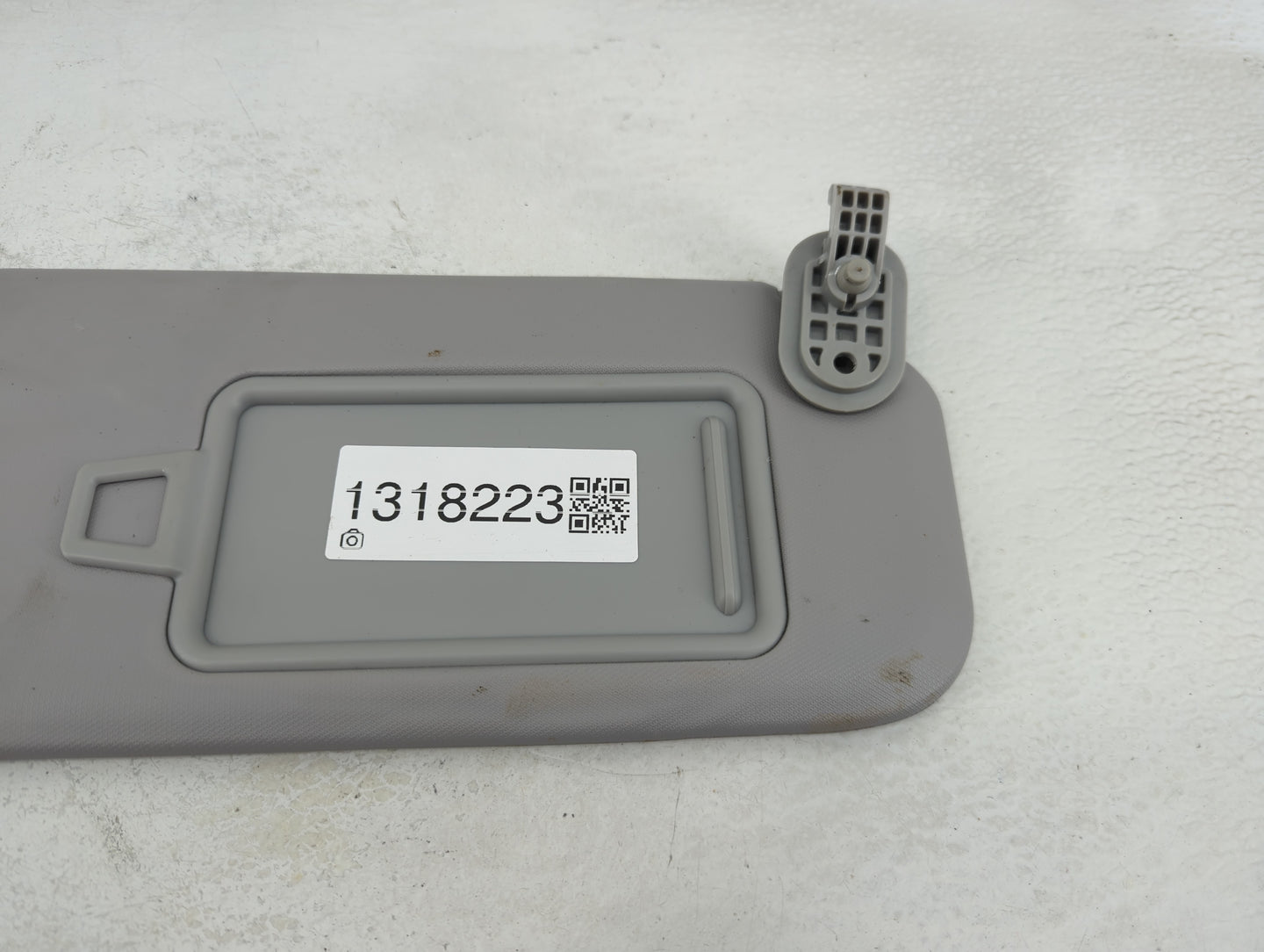 2017-2020 Hyundai Elantra Sun Visor Shade Replacement Passenger Right Mirror Fits Fits 2017 2018 2019 2020 OEM Used Auto Par