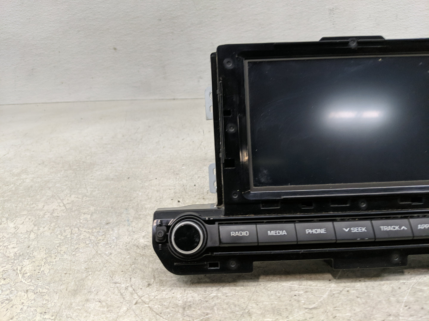 2017-2018 Hyundai Elantra Radio AM FM Cd Player Receiver Replacement P/N:96160-F2101UAT Fits Fits 2017 2018 OEM Used Auto Pa