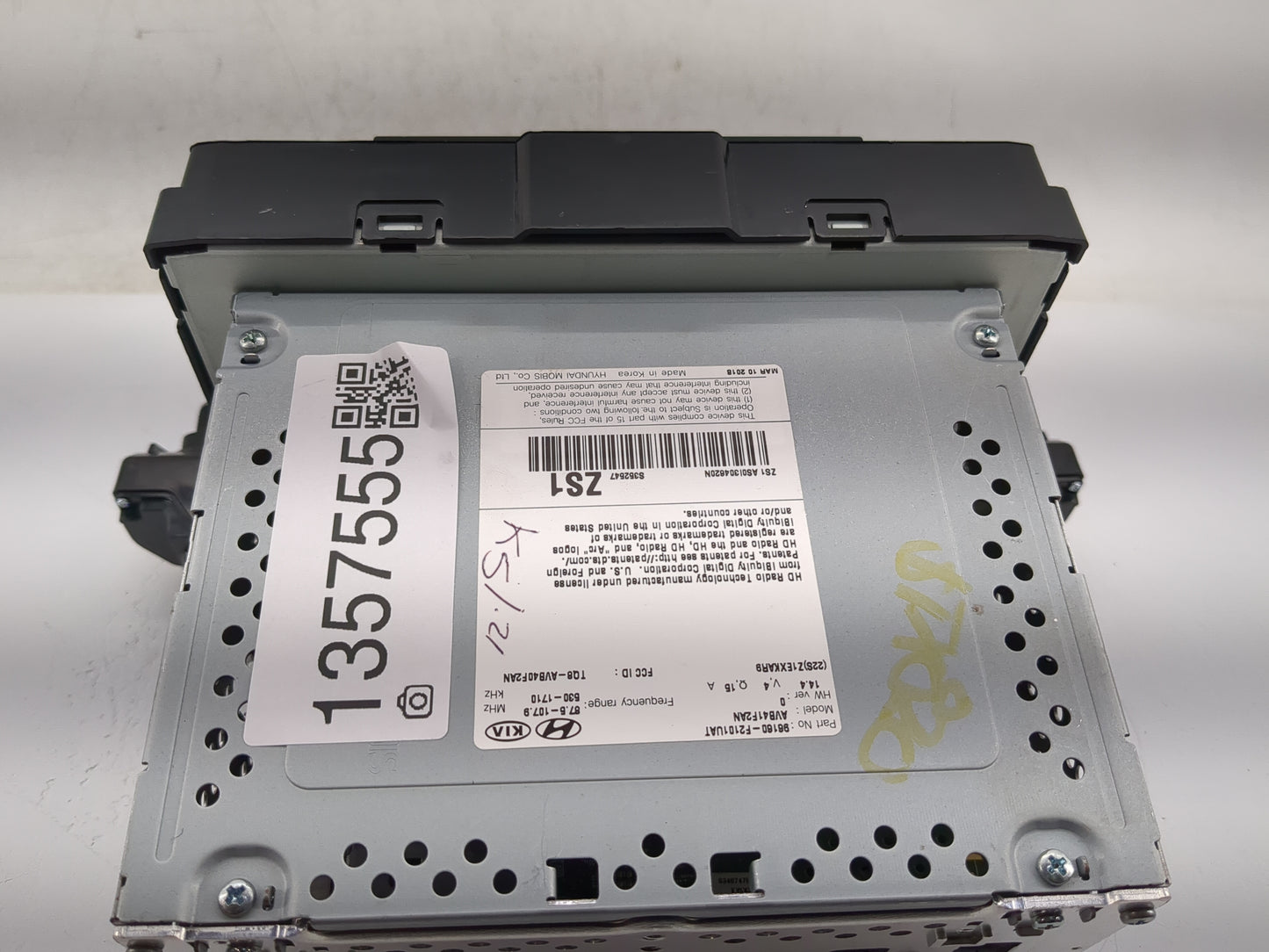 2017-2018 Hyundai Elantra Radio AM FM Cd Player Receiver Replacement P/N:96160-F2101UAT Fits Fits 2017 2018 OEM Used Auto Pa