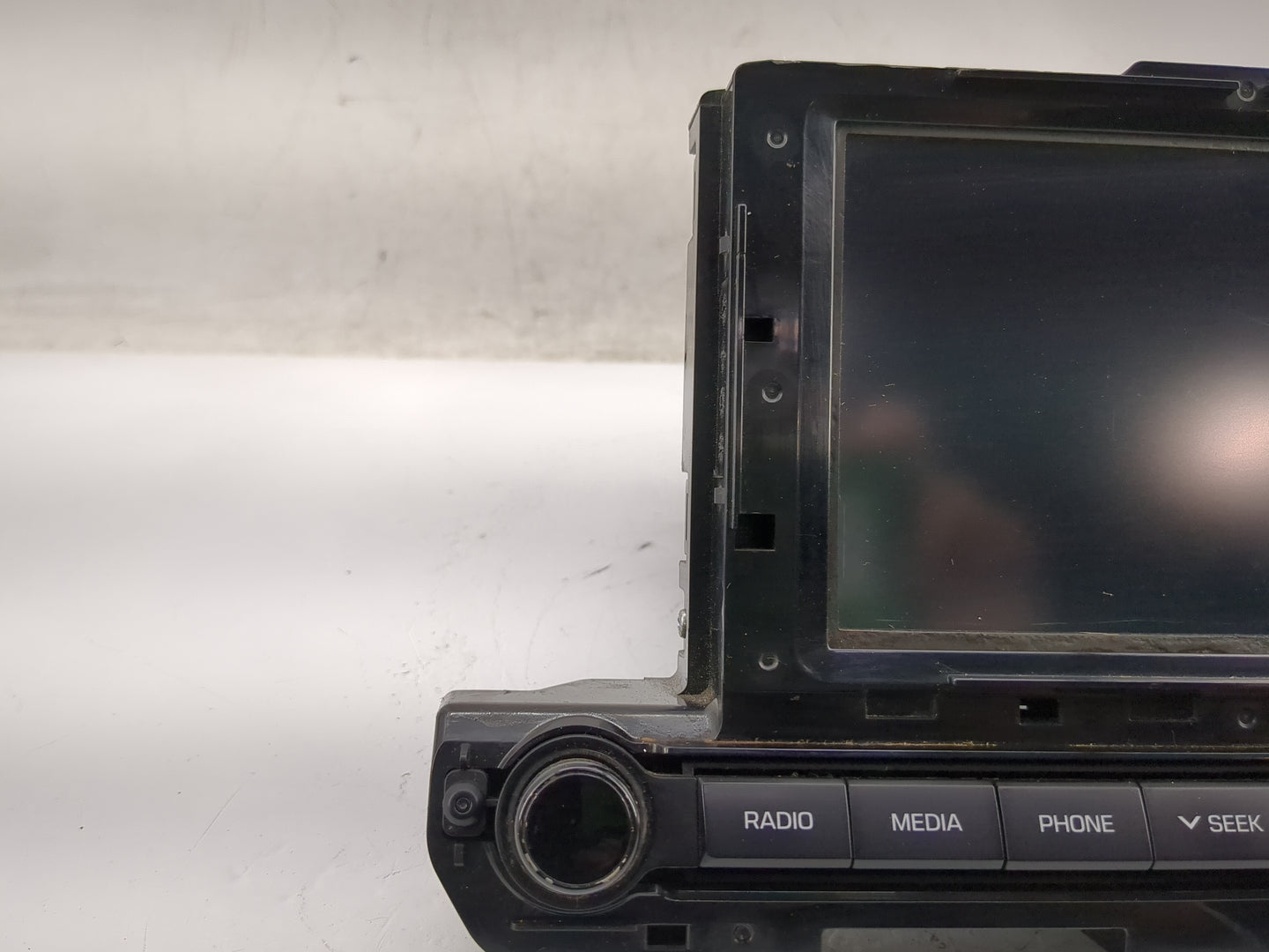 2017-2018 Hyundai Elantra Radio AM FM Cd Player Receiver Replacement P/N:96160-F2101UAT Fits Fits 2017 2018 OEM Used Auto Pa