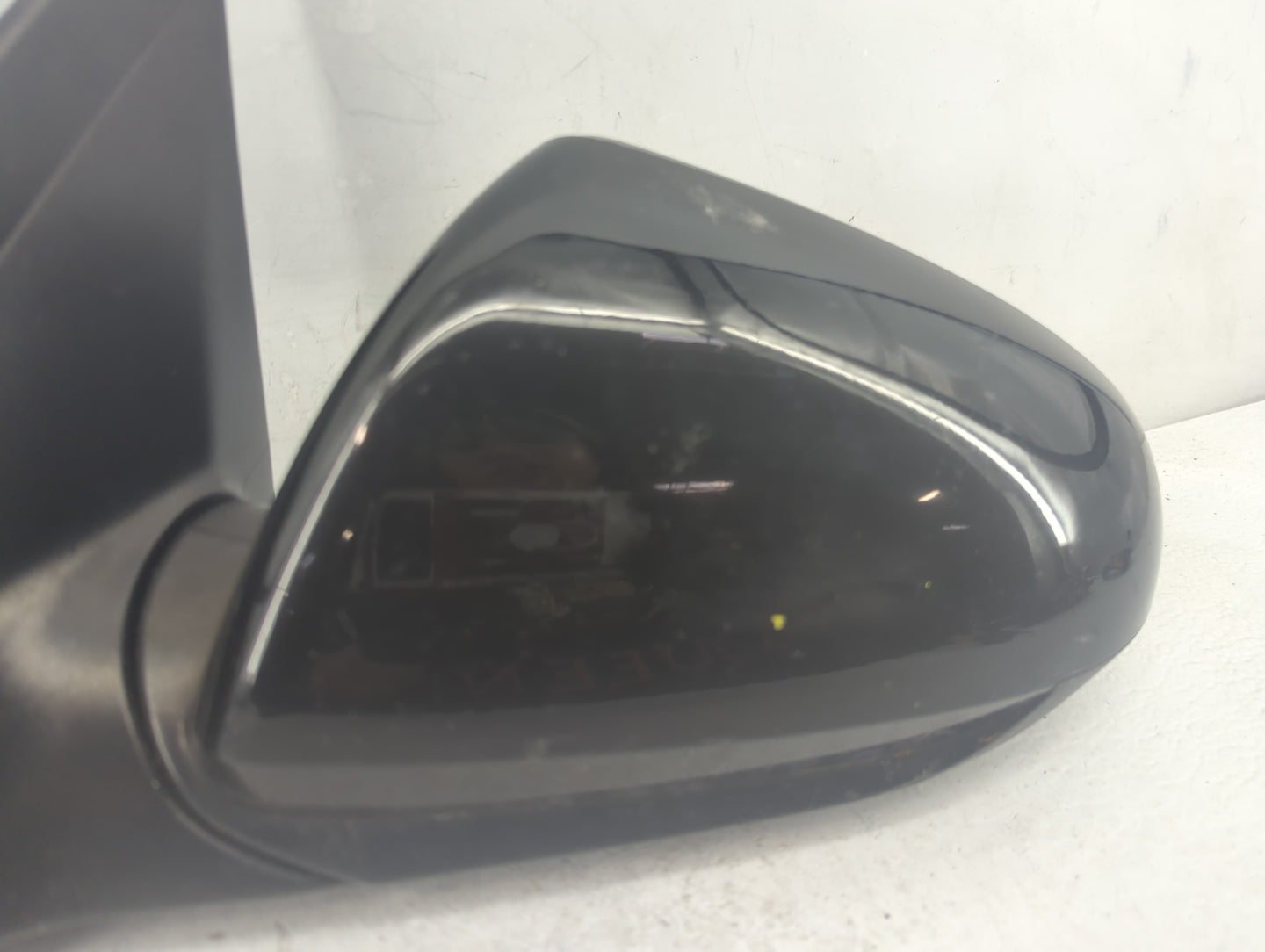 2017-2020 Hyundai Elantra Driver Side View Mirror - Left Door Mirror OEM Used - Oemusedautoparts1.com