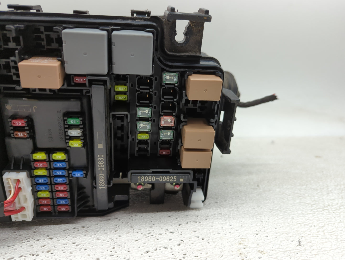 2018 Hyundai Elantra Fusebox Fuse Box Panel Relay Module P/N:91203 F2485C Fits OEM Used Auto Parts - Oemusedautoparts1.com