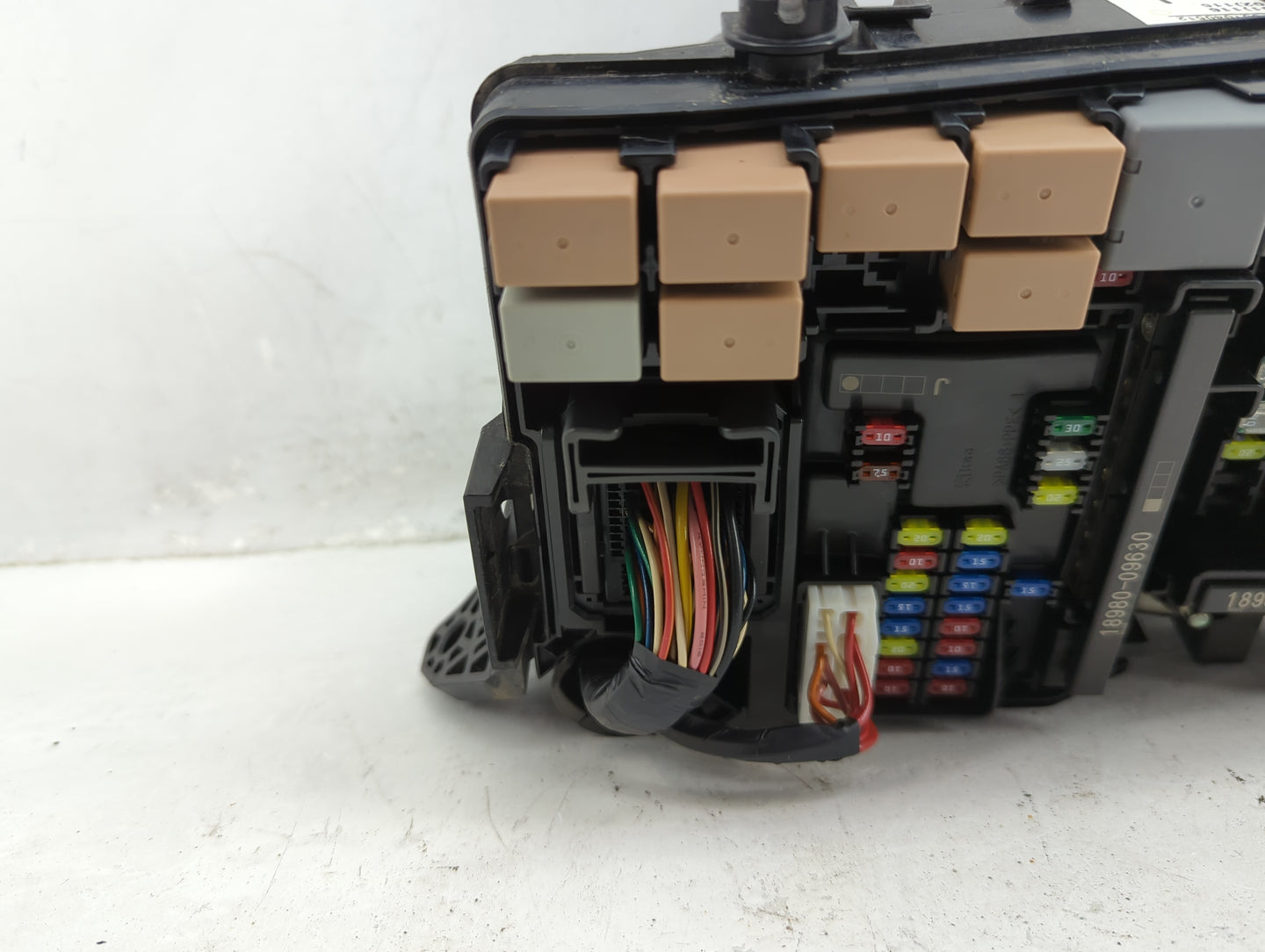 2018 Hyundai Elantra Fusebox Fuse Box Panel Relay Module P/N:91956-F2022 91203F2445C Fits OEM Used Auto Parts - Oemusedautop