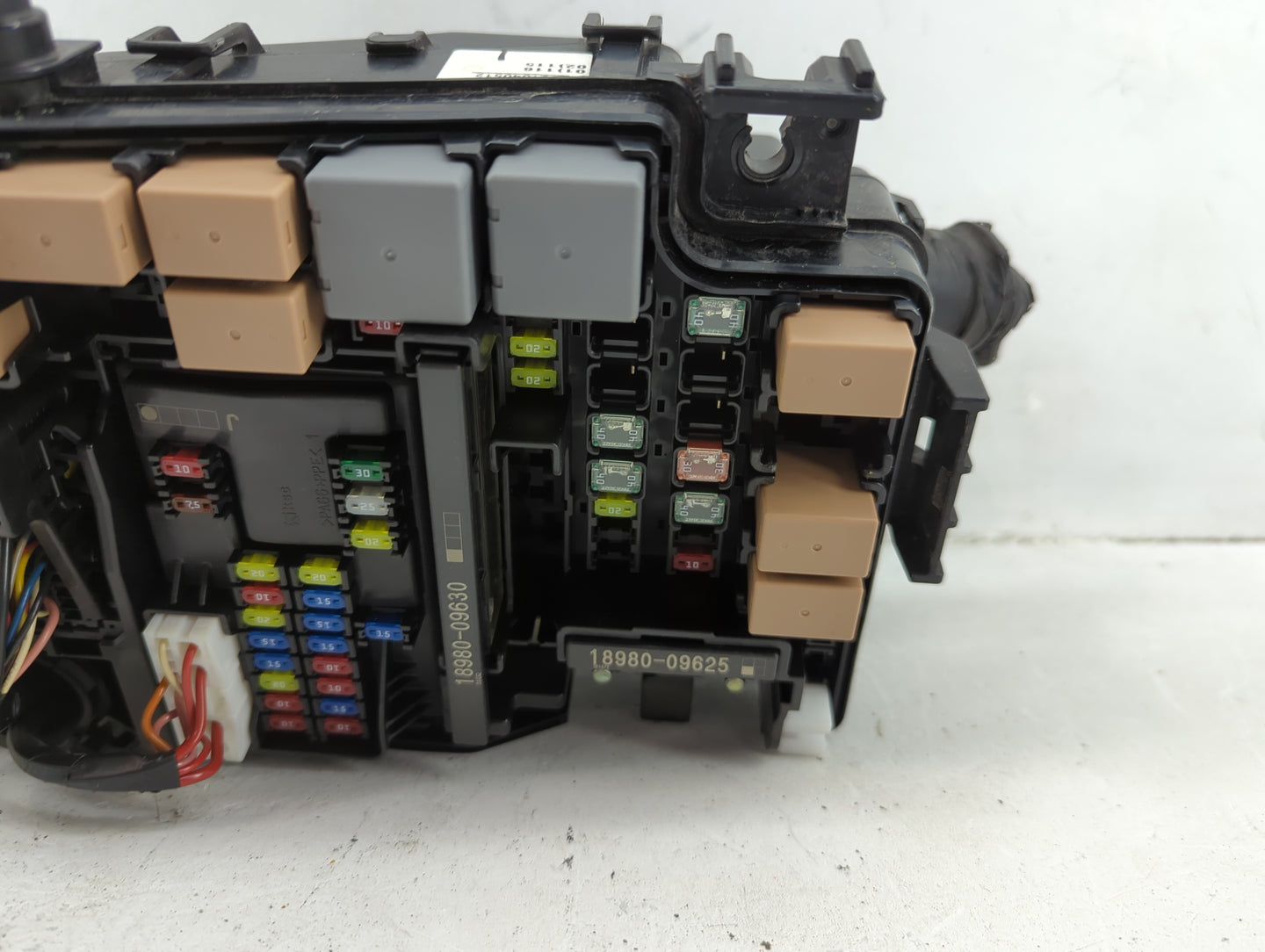 2018 Hyundai Elantra Fusebox Fuse Box Panel Relay Module P/N:91956-F2022 91203F2445C Fits OEM Used Auto Parts - Oemusedautop