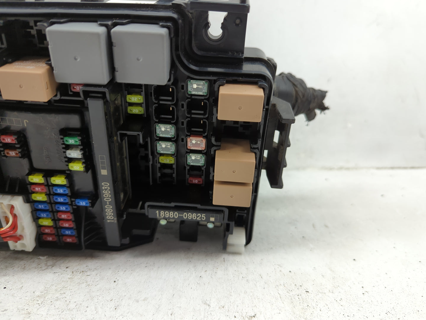 2018 Hyundai Elantra Fusebox Fuse Box Panel Relay Module P/N:91203 F2485C Fits OEM Used Auto Parts - Oemusedautoparts1.com