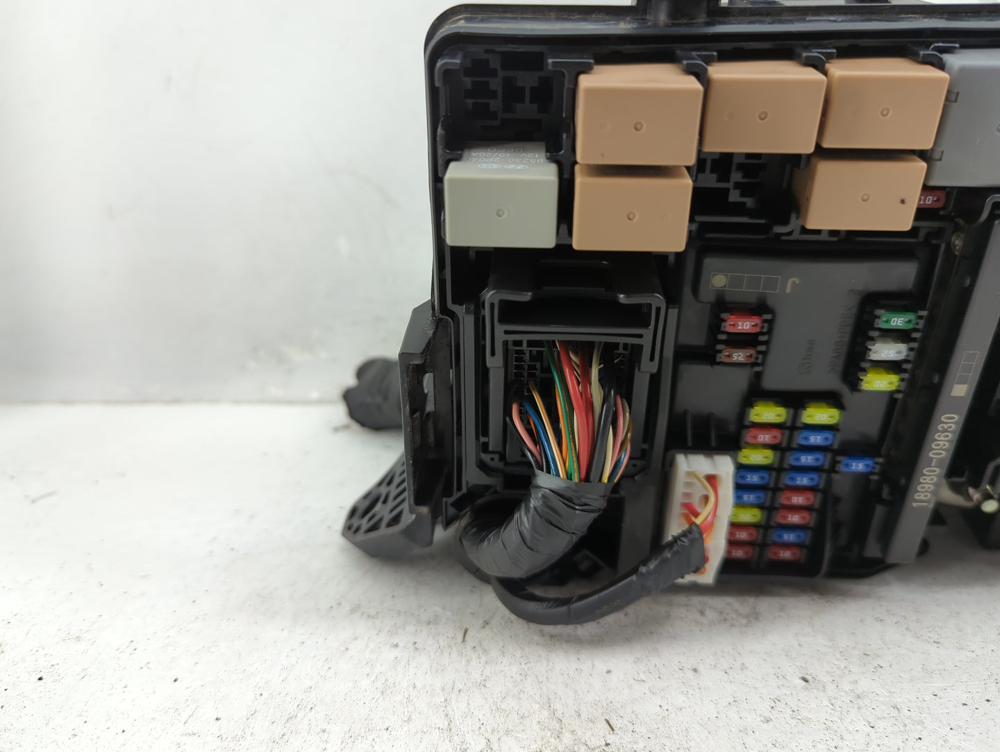 2018 Hyundai Elantra Fusebox Fuse Box Panel Relay Module P/N:91203 F2355 Fits OEM Used Auto Parts - Oemusedautoparts1.com