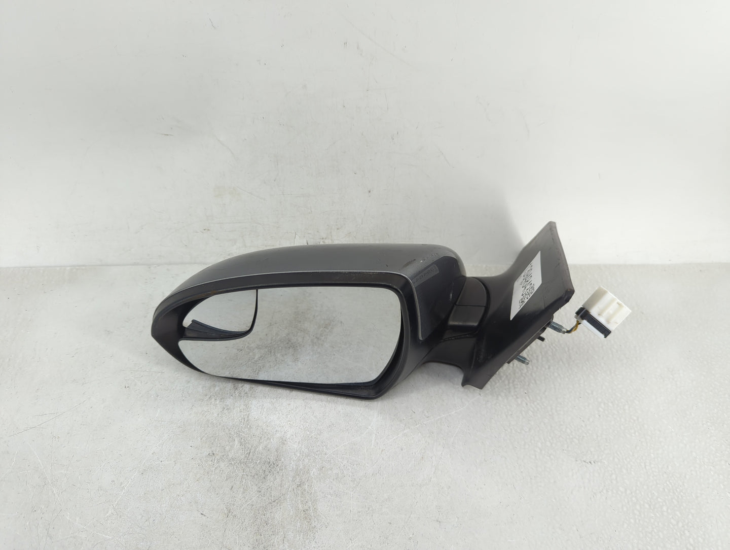 2017-2018 Hyundai Elantra Driver Side View Mirror - Left Door Mirror OEM Used - Oemusedautoparts1.com
