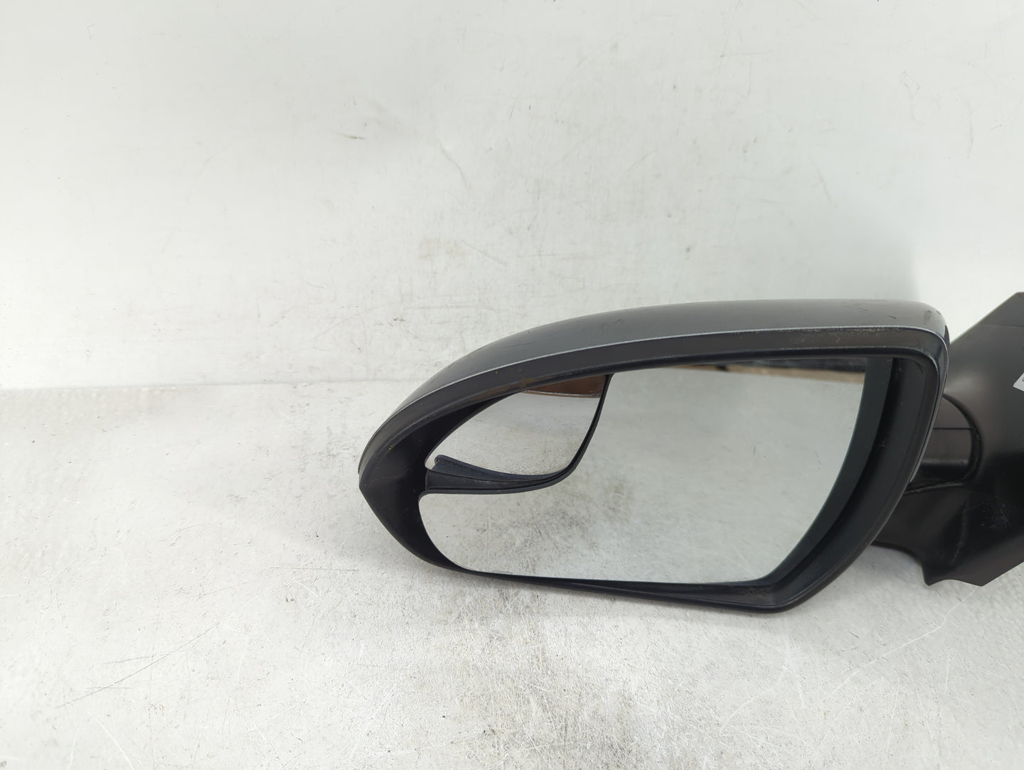 2017-2018 Hyundai Elantra Driver Side View Mirror - Left Door Mirror OEM Used - Oemusedautoparts1.com