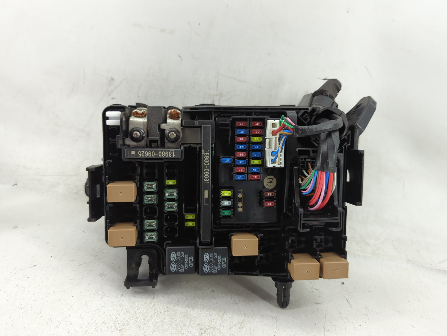 2018 Hyundai Elantra Fusebox Fuse Box Panel Relay Module P/N:91240-K0501 Fits OEM Used Auto Parts - Oemusedautoparts1.com