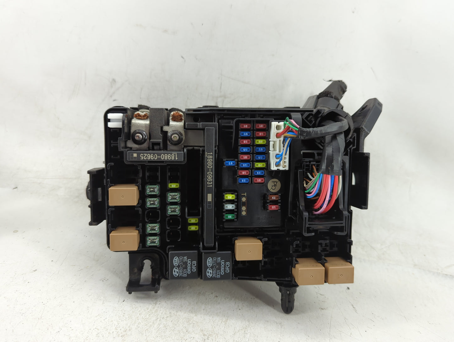 2018 Hyundai Elantra Fusebox Fuse Box Panel Relay Module P/N:91240-K0501 Fits OEM Used Auto Parts - Oemusedautoparts1.com