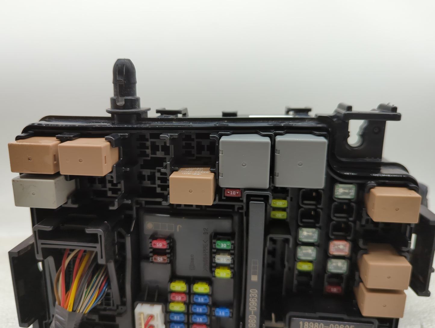 2018 Hyundai Elantra Fusebox Fuse Box Panel Relay Module P/N:91956-F2022 Fits OEM Used Auto Parts - Oemusedautoparts1.com