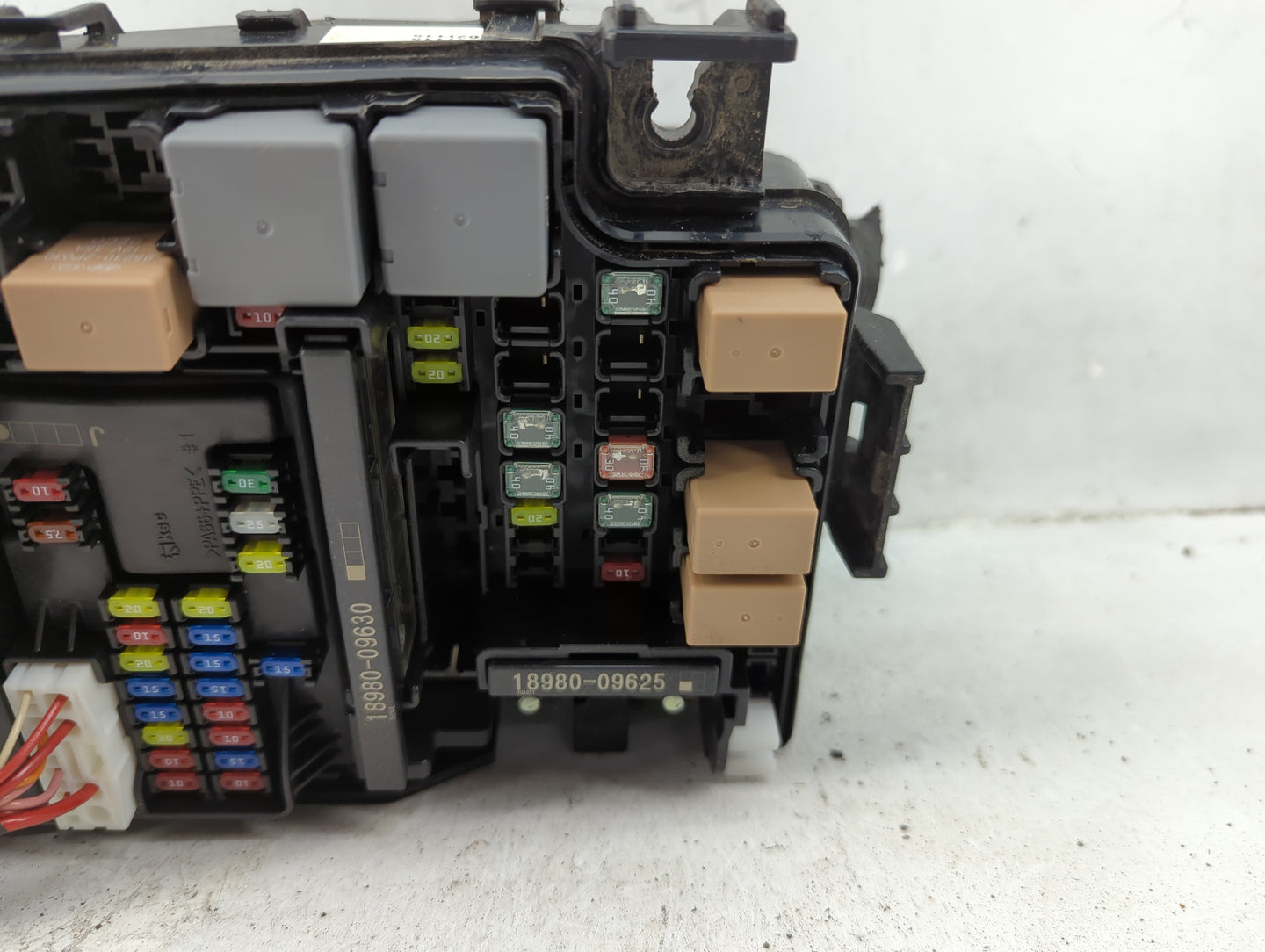 2018 Hyundai Elantra Fusebox Fuse Box Panel Relay Module P/N:91203 F2485C Fits OEM Used Auto Parts - Oemusedautoparts1.com