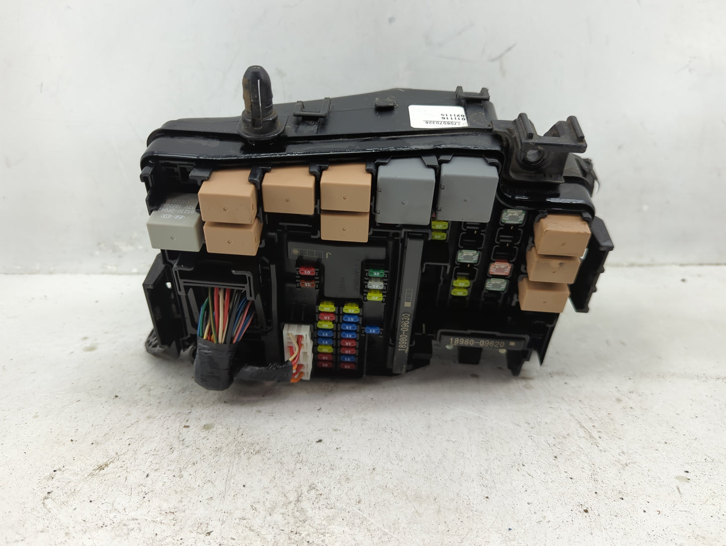 2018 Hyundai Elantra Fusebox Fuse Box Panel Relay Module Fits OEM Used Auto Parts - Oemusedautoparts1.com