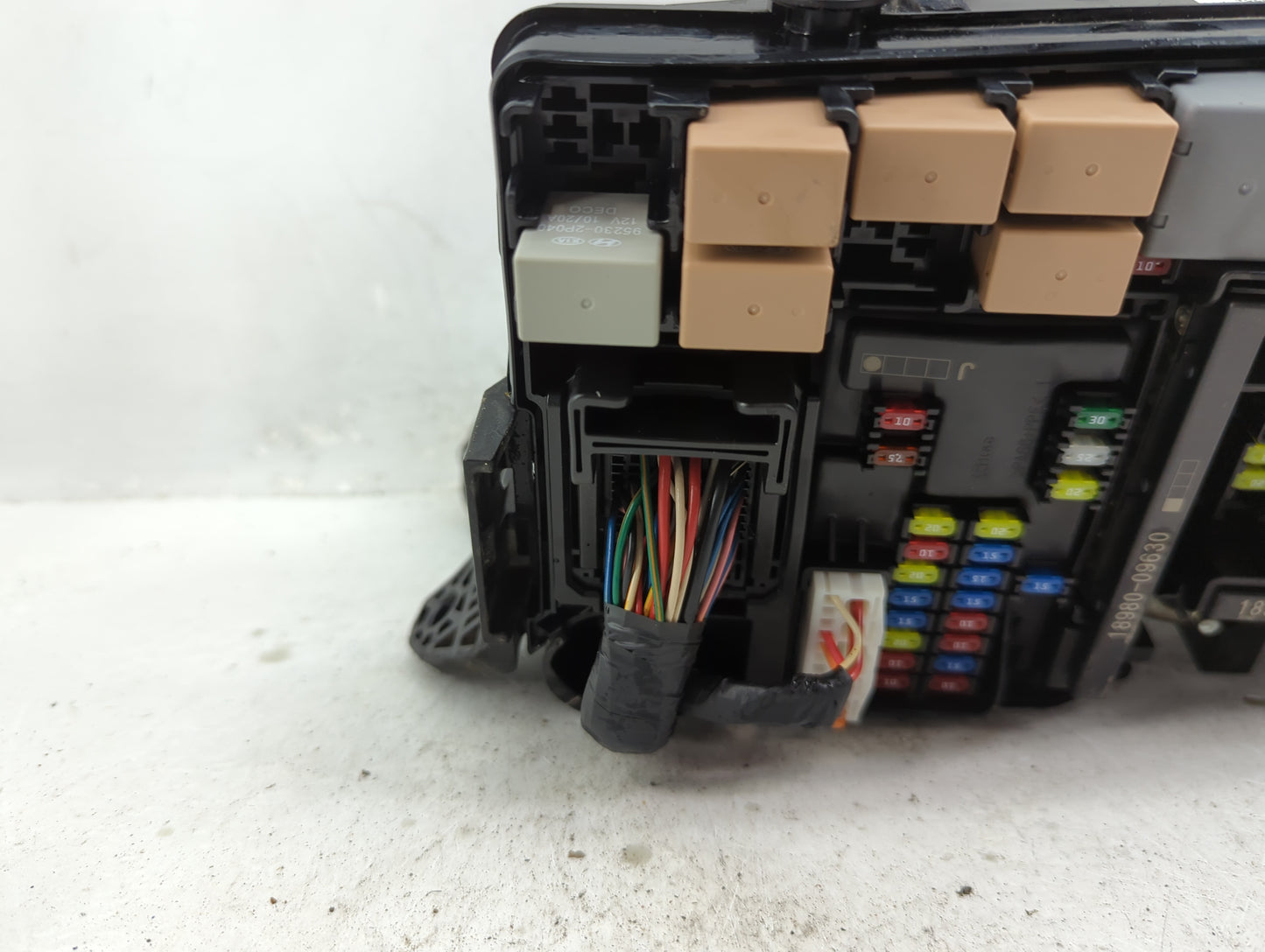 2018 Hyundai Elantra Fusebox Fuse Box Panel Relay Module Fits OEM Used Auto Parts - Oemusedautoparts1.com