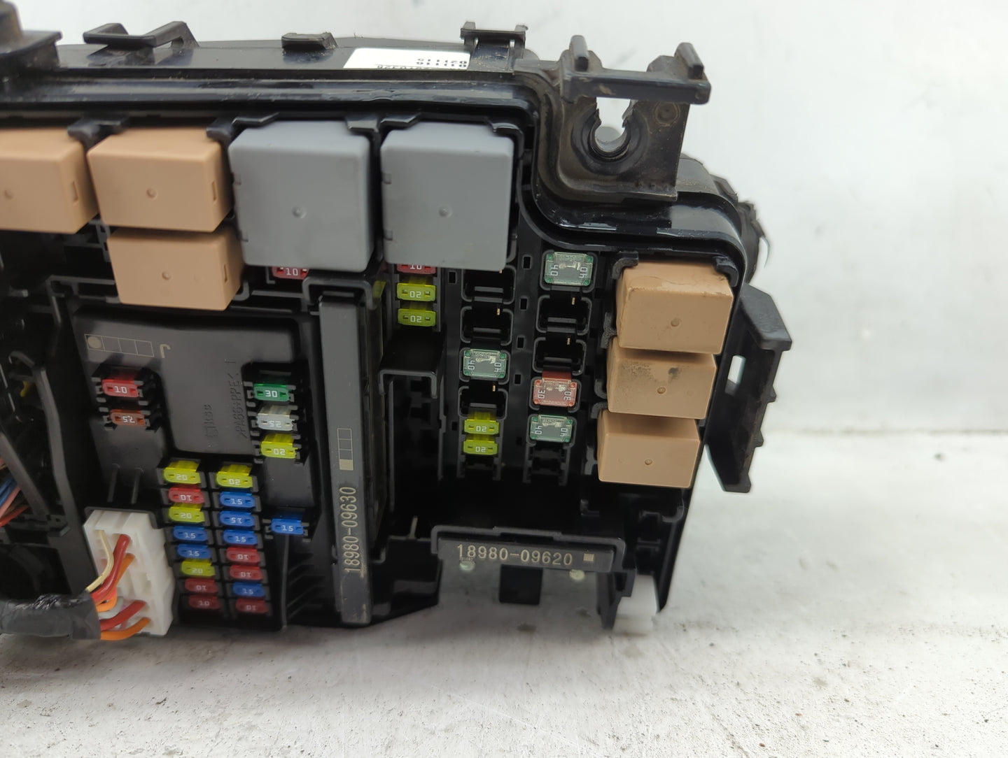 2018 Hyundai Elantra Fusebox Fuse Box Panel Relay Module Fits OEM Used Auto Parts - Oemusedautoparts1.com