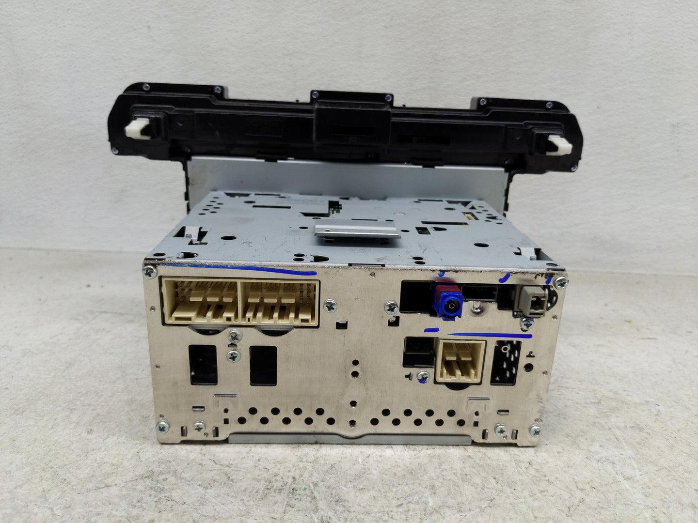 2017-2018 Hyundai Elantra Radio AM FM Cd Player Receiver Replacement P/N:96160-F2101UAT Fits Fits 2017 2018 OEM Used Auto Pa