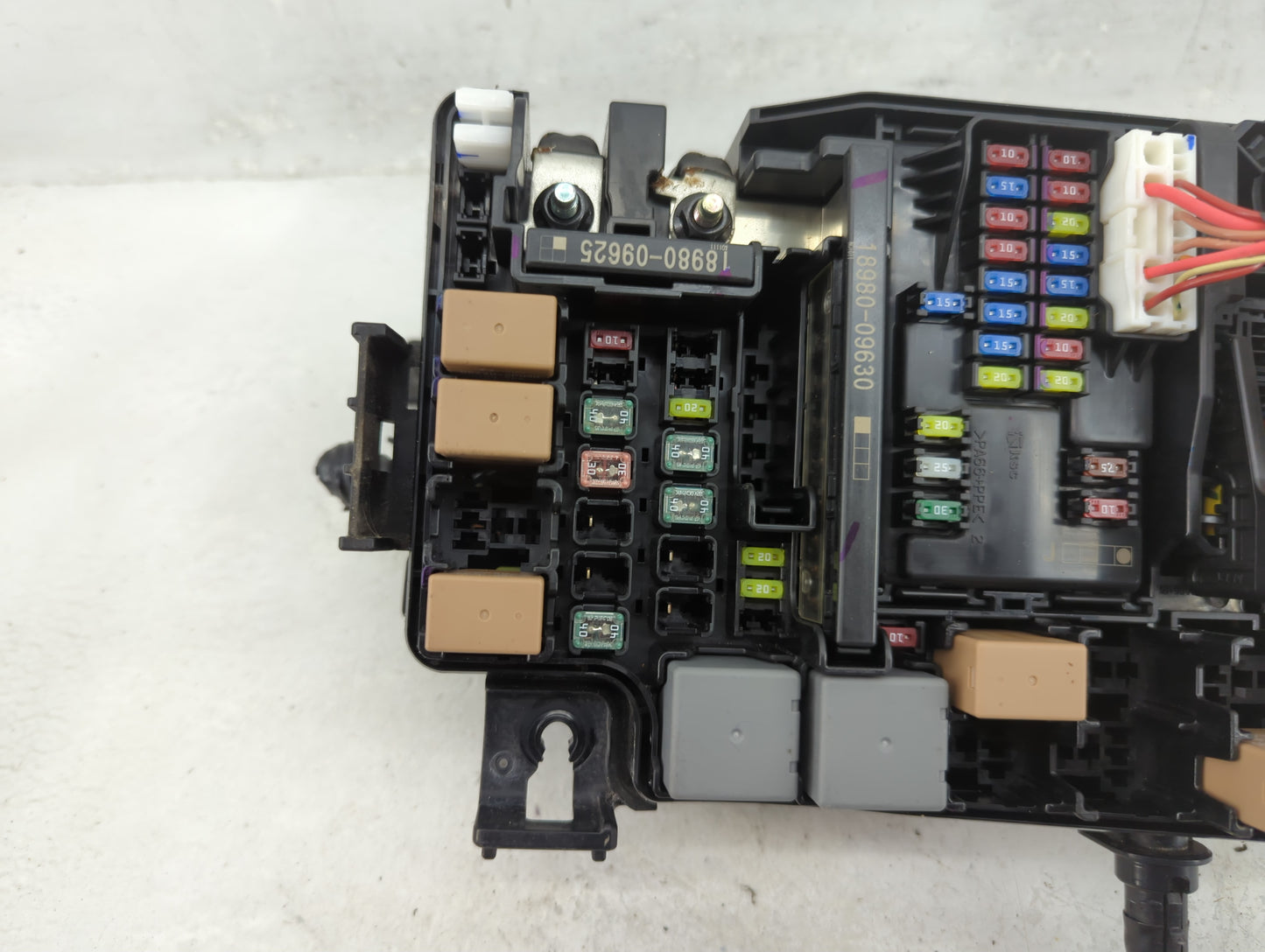 2018 Hyundai Elantra Fusebox Fuse Box Panel Relay Module Fits OEM Used Auto Parts - Oemusedautoparts1.com