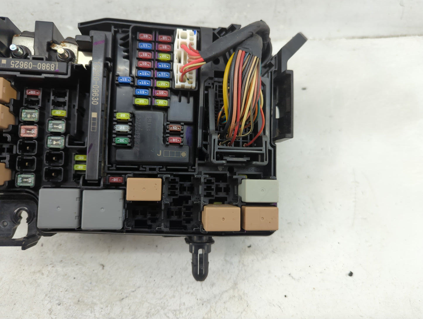2018 Hyundai Elantra Fusebox Fuse Box Panel Relay Module Fits OEM Used Auto Parts - Oemusedautoparts1.com