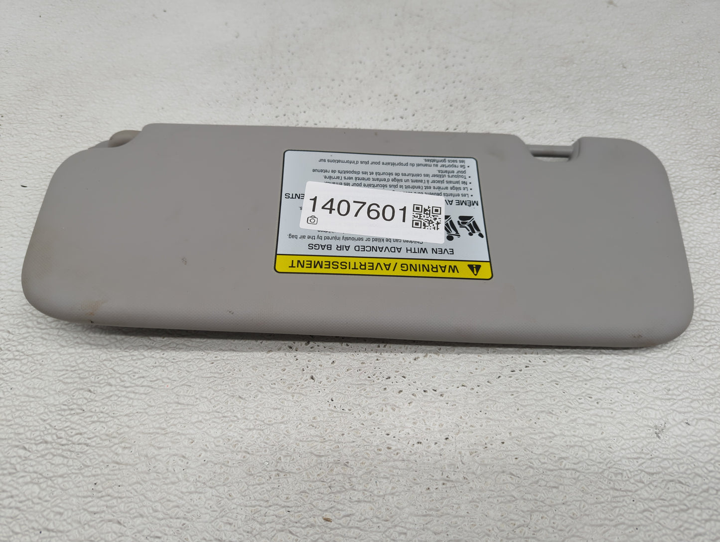 2017-2020 Hyundai Elantra Sun Visor Shade Replacement Passenger Right Mirror Fits Fits 2017 2018 2019 2020 OEM Used Auto Par