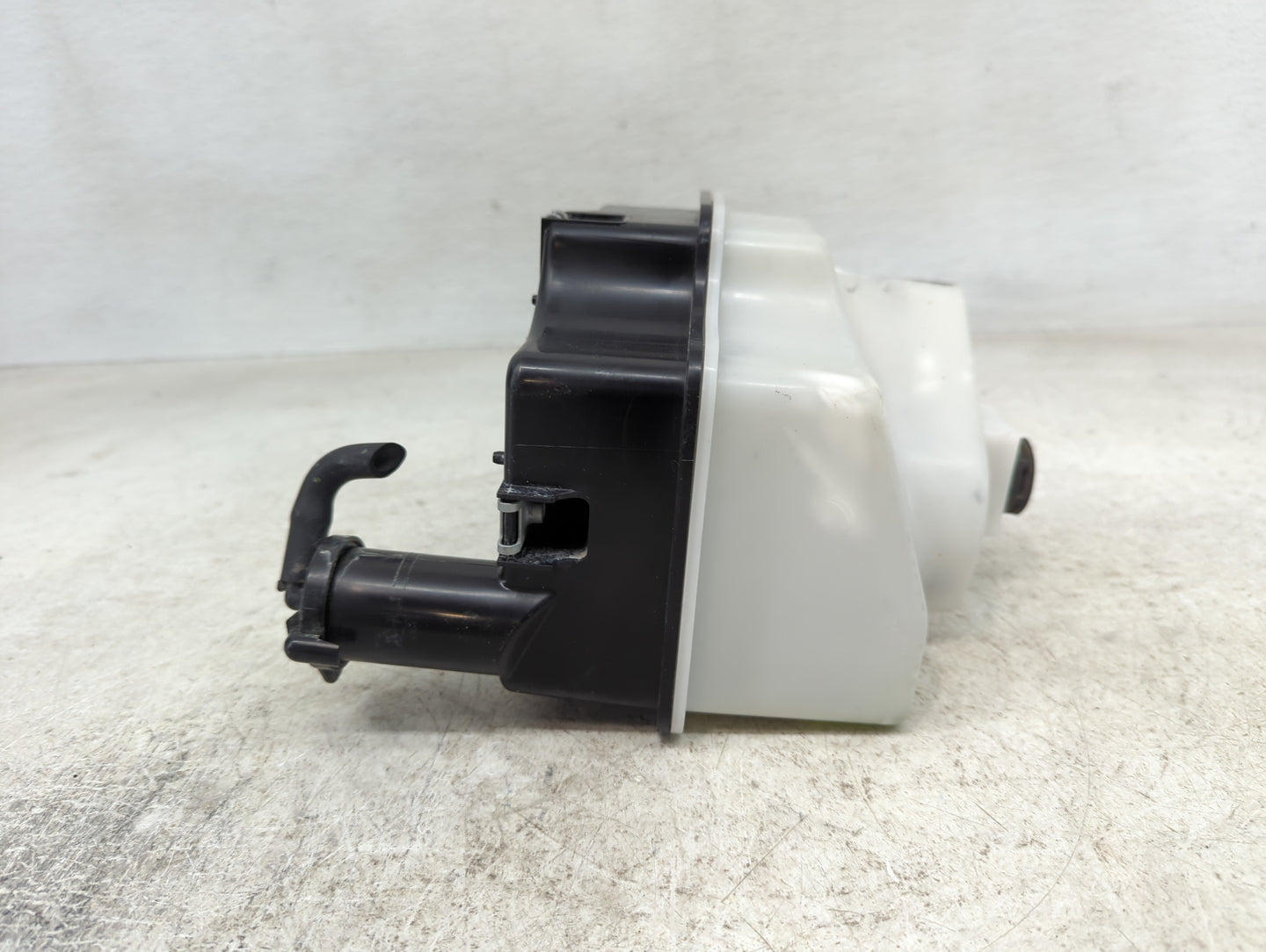 2017-2018 Hyundai Elantra Windshield Washer Fluid Reservoir Bottle Oem - Oemusedautoparts1.com