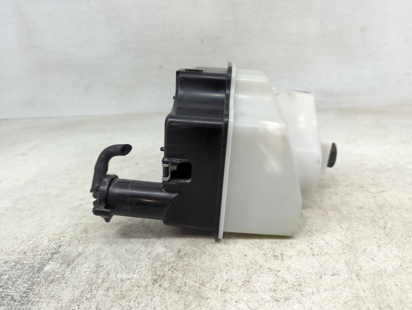 2017-2018 Hyundai Elantra Windshield Washer Fluid Reservoir Bottle Oem - Oemusedautoparts1.com