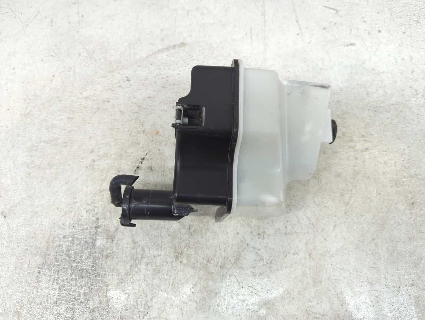2017-2018 Hyundai Elantra Windshield Washer Fluid Reservoir Bottle Oem - Oemusedautoparts1.com