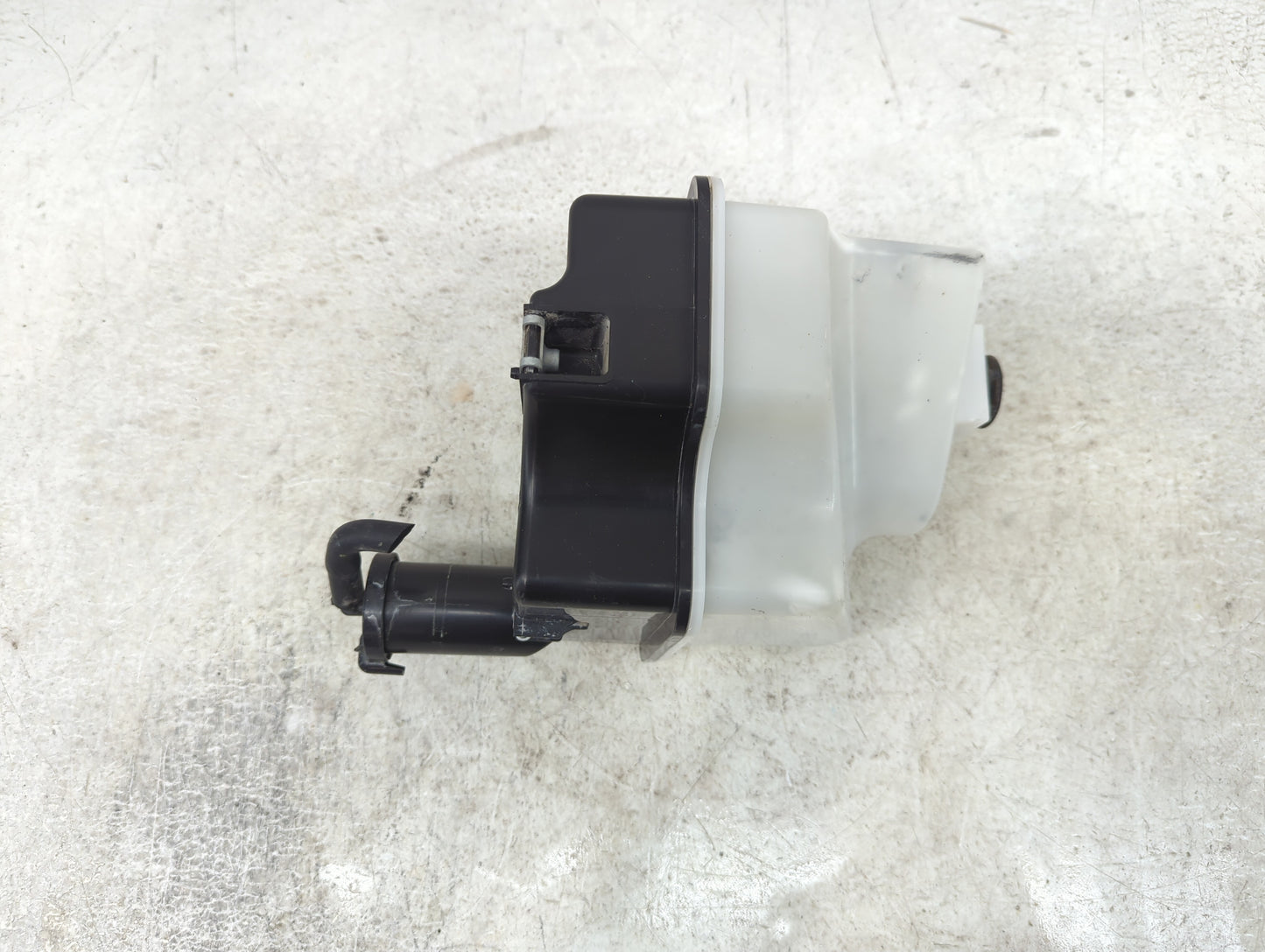 2017-2018 Hyundai Elantra Windshield Washer Fluid Reservoir Bottle Oem - Oemusedautoparts1.com