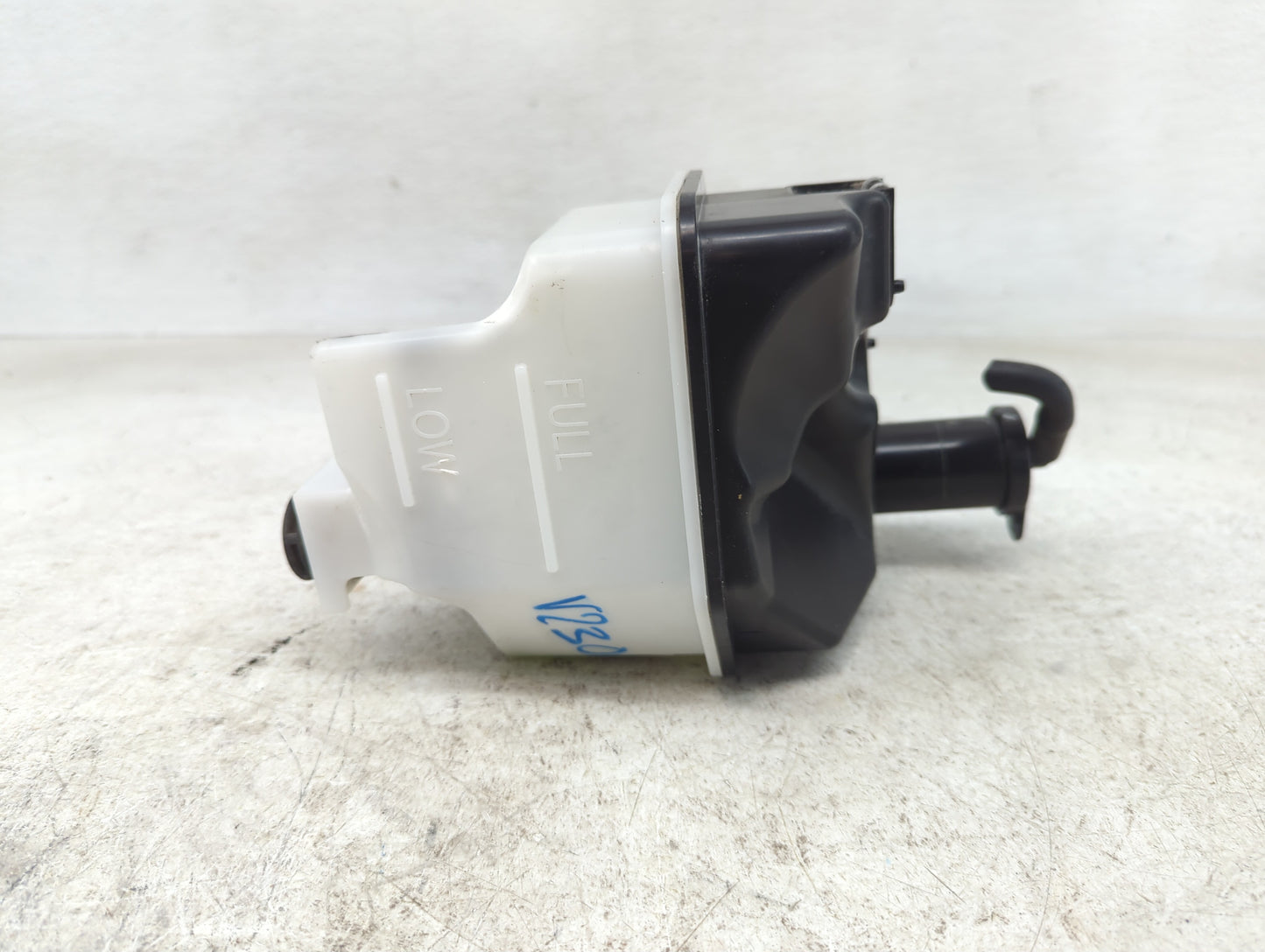 2017-2018 Hyundai Elantra Windshield Washer Fluid Reservoir Bottle Oem - Oemusedautoparts1.com