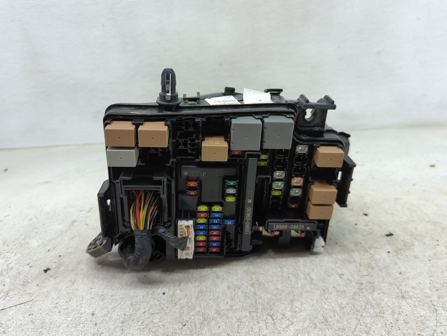 2018 Hyundai Elantra Fusebox Fuse Box Panel Relay Module P/N:91203 F2525 Fits OEM Used Auto Parts - Oemusedautoparts1.com