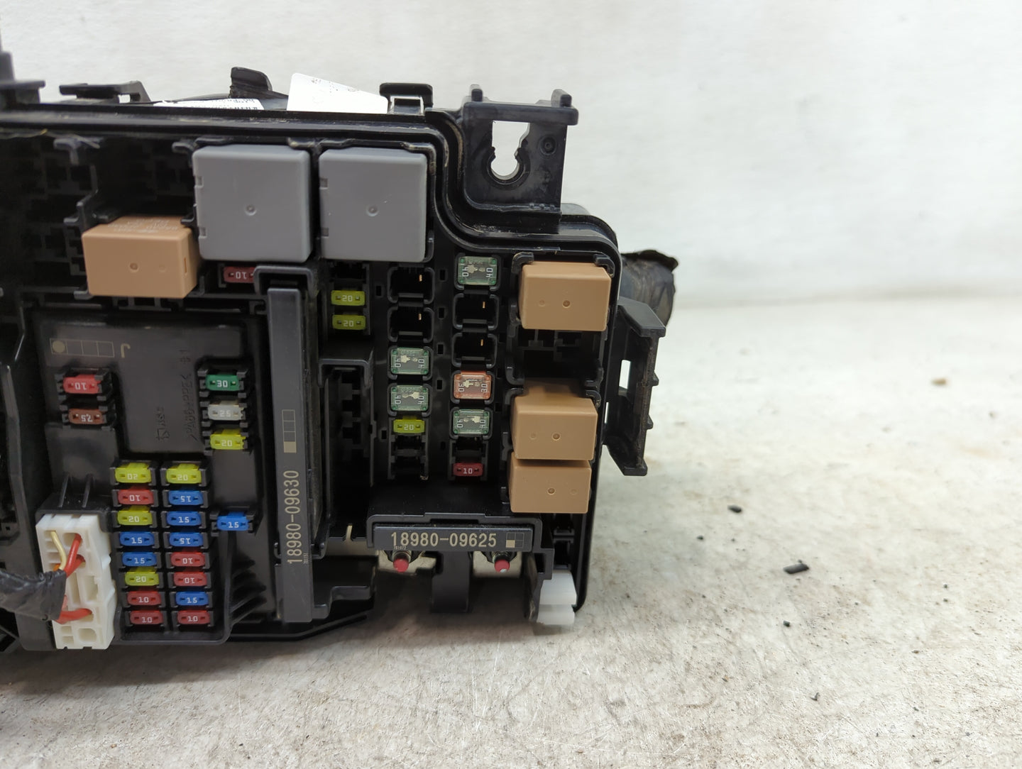 2018 Hyundai Elantra Fusebox Fuse Box Panel Relay Module P/N:91203 F2525 Fits OEM Used Auto Parts - Oemusedautoparts1.com
