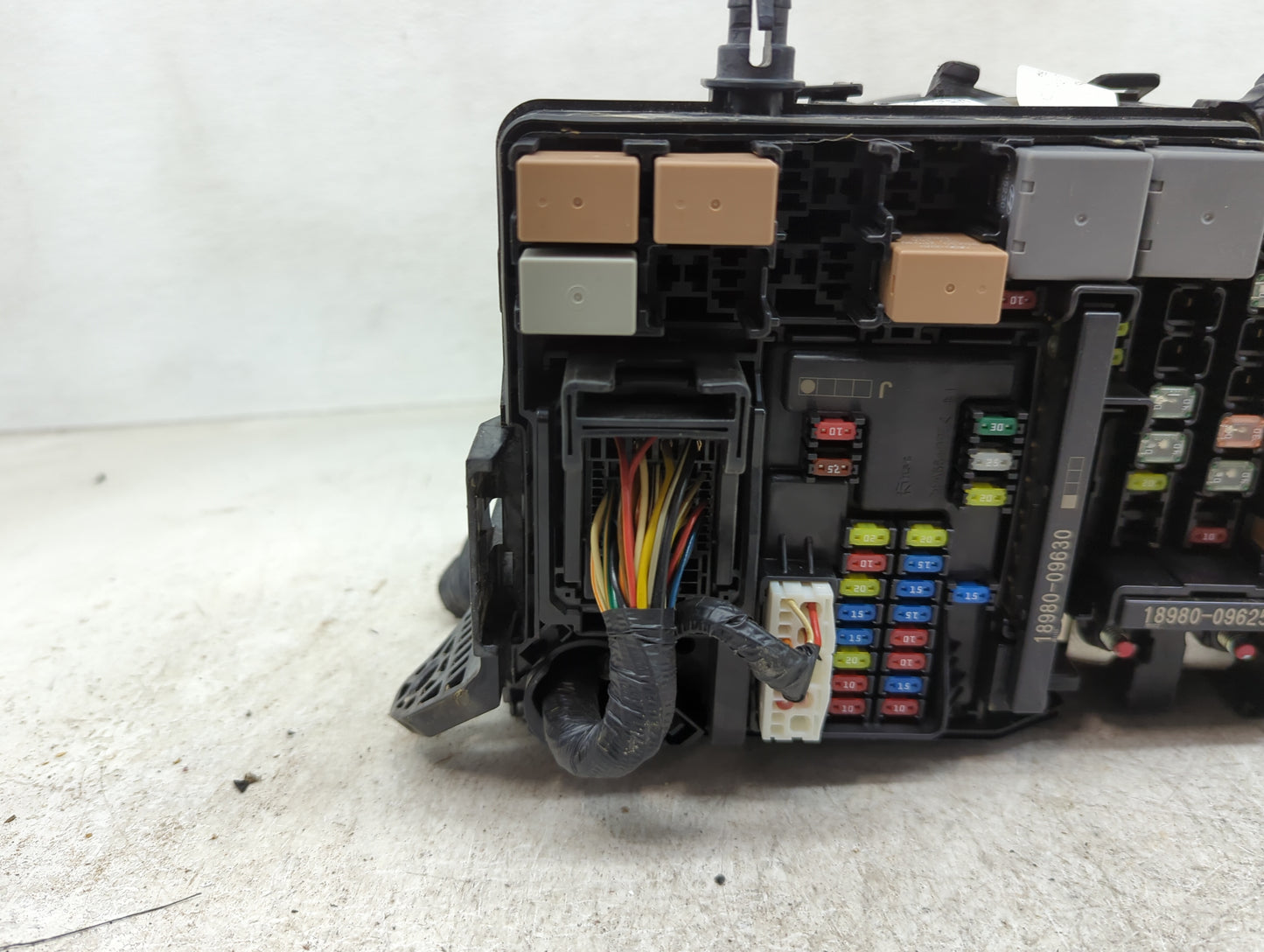2018 Hyundai Elantra Fusebox Fuse Box Panel Relay Module P/N:91203 F2525 Fits OEM Used Auto Parts - Oemusedautoparts1.com