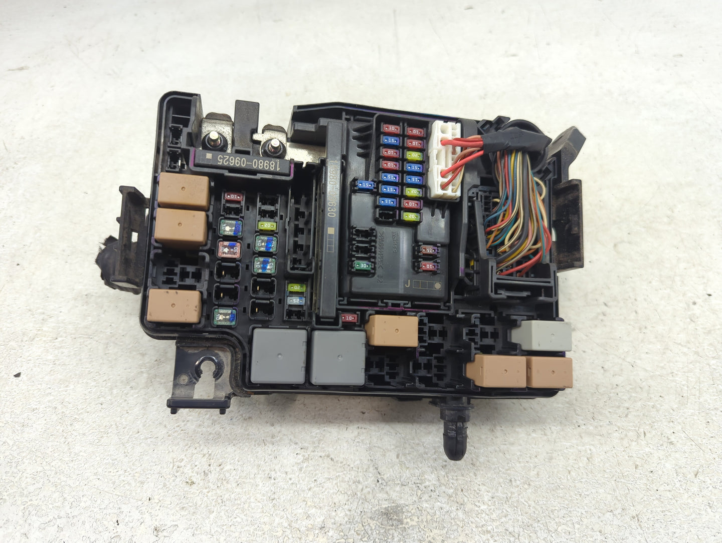 2018 Hyundai Elantra Fusebox Fuse Box Panel Relay Module Fits OEM Used Auto Parts - Oemusedautoparts1.com