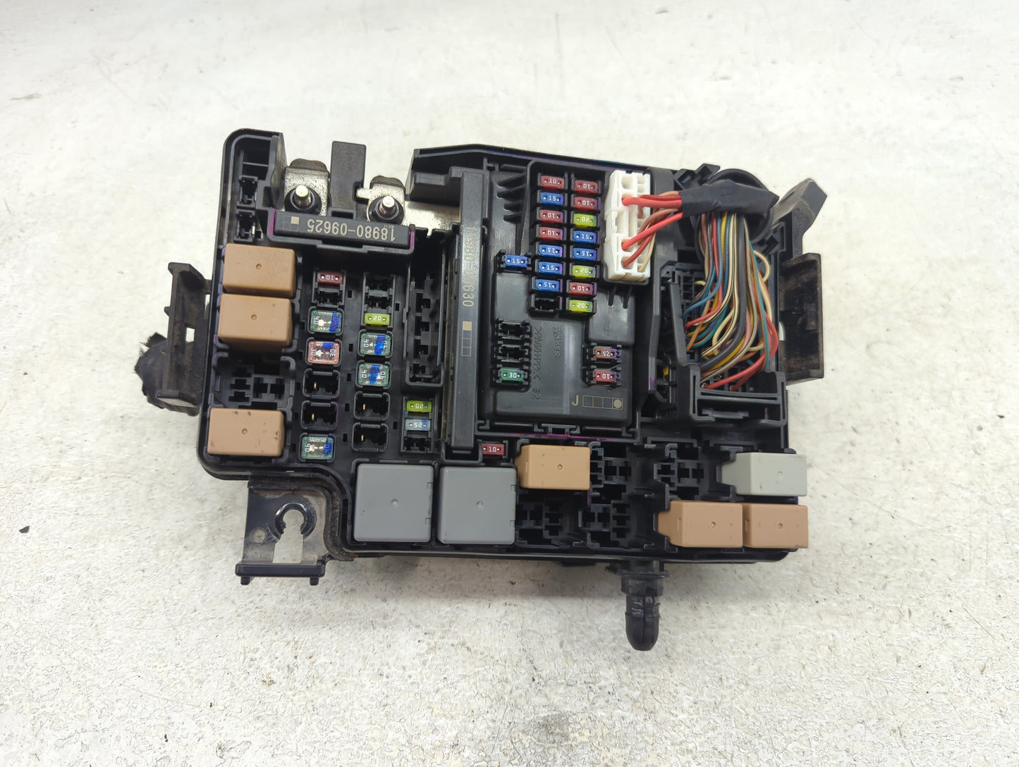 2018 Hyundai Elantra Fusebox Fuse Box Panel Relay Module Fits OEM Used Auto Parts - Oemusedautoparts1.com